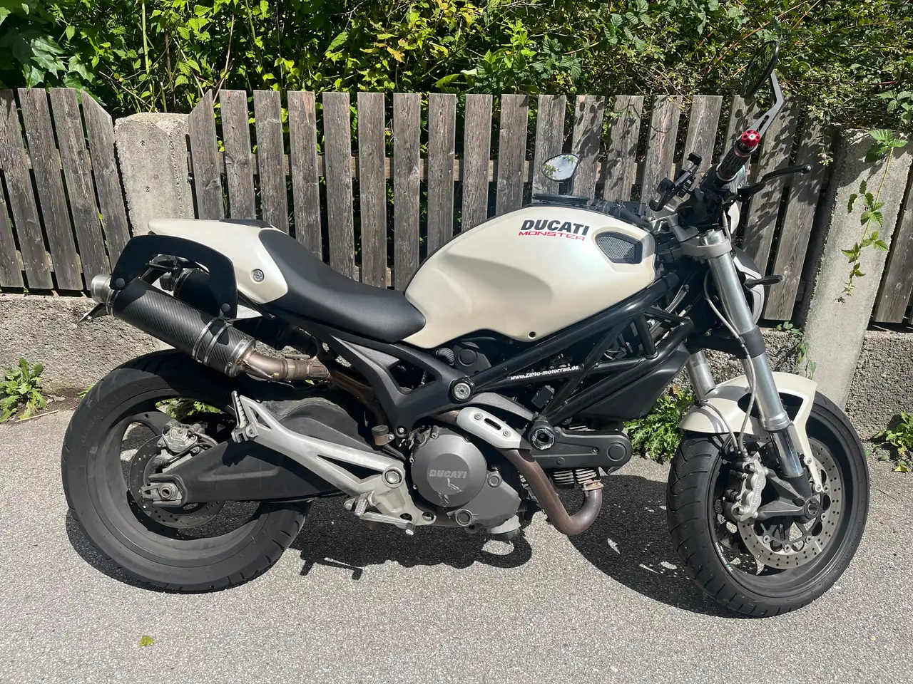 Ducati Monster 696