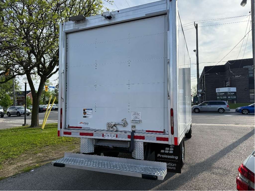 2024 GMC Savana 3500 Commercial Cutaway