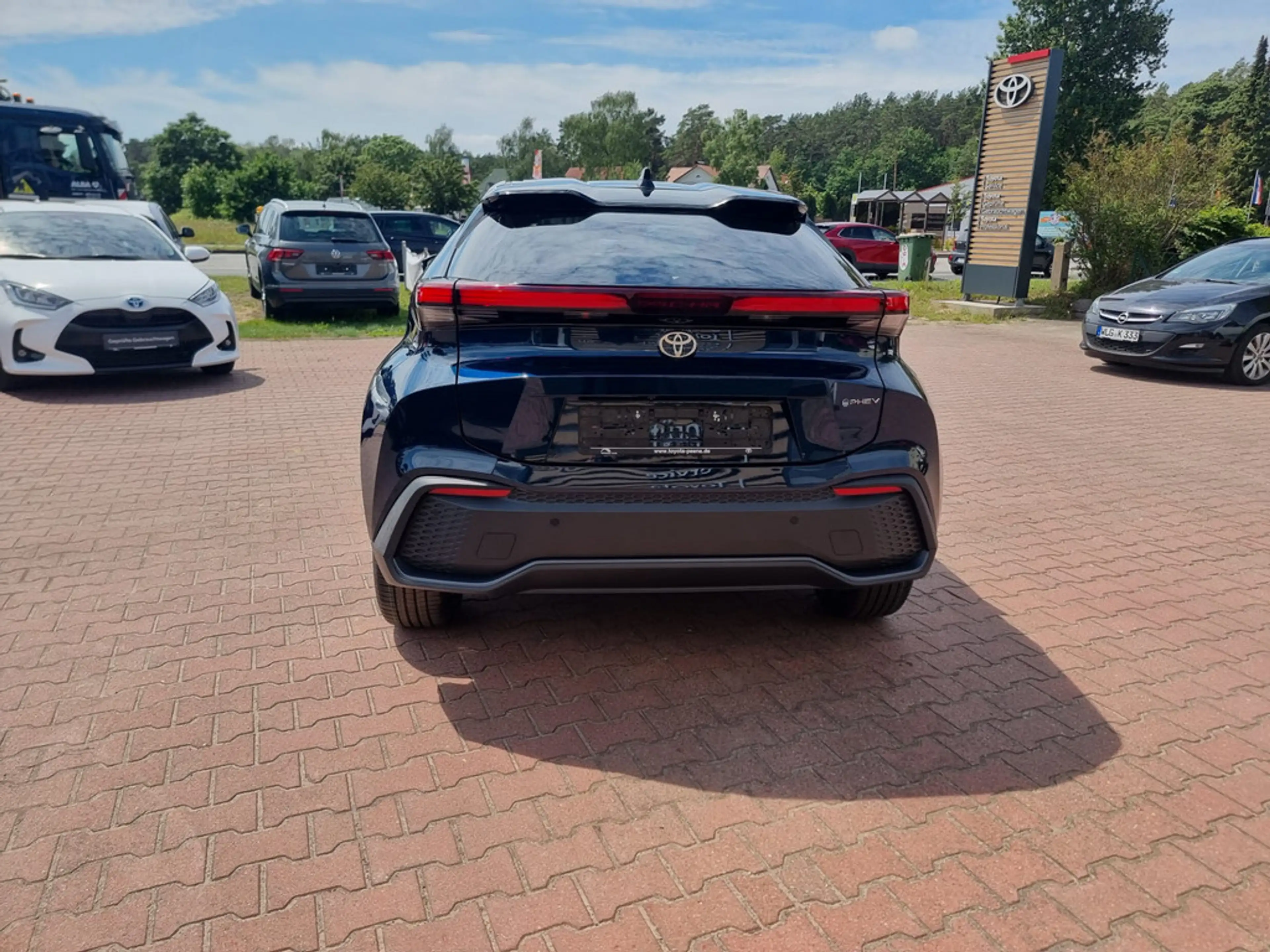 Toyota C-HR 2.0 Plug-In Hybrid FWD Teamplayer — photo 4