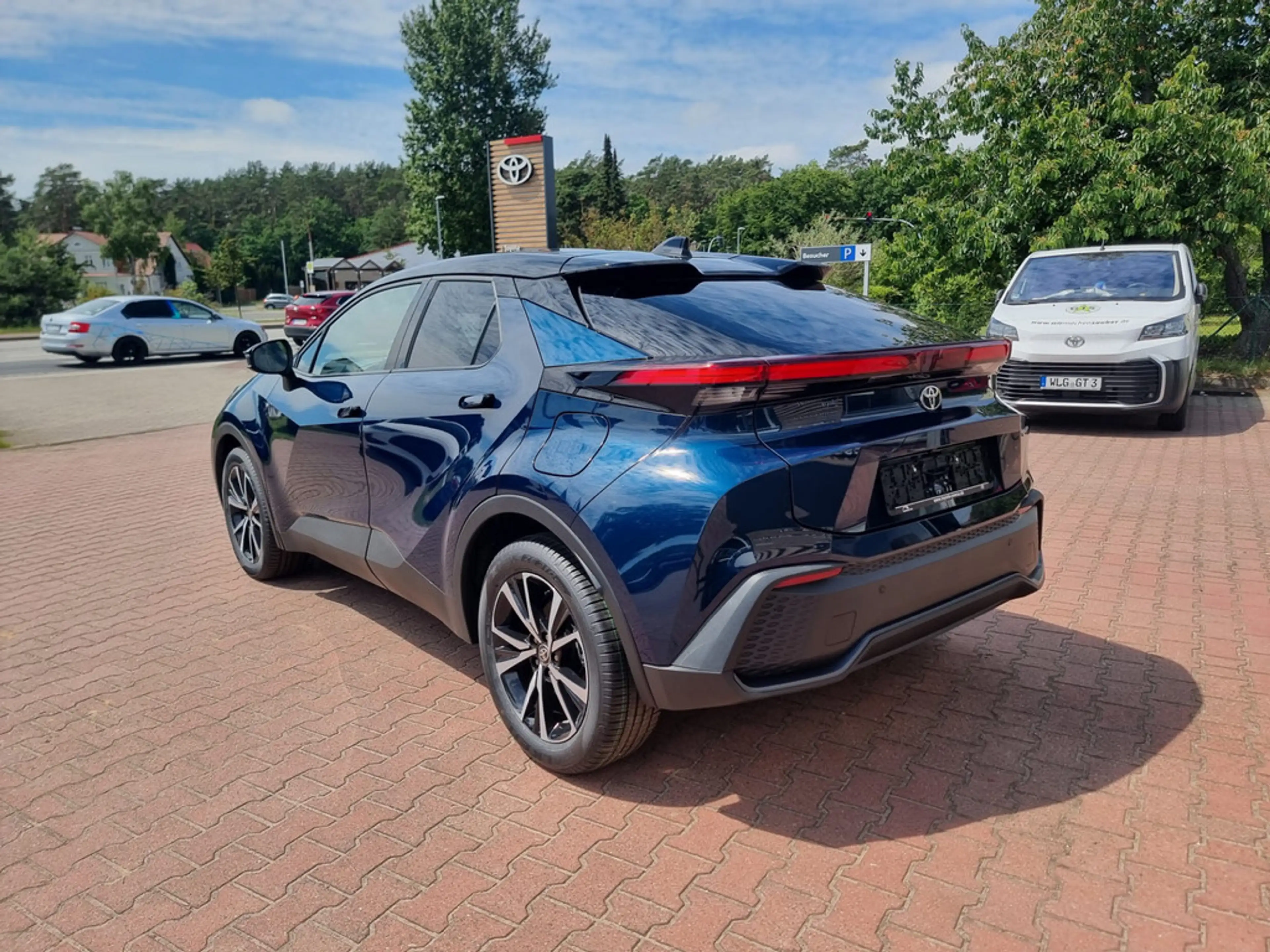 Toyota C-HR 2.0 Plug-In Hybrid FWD Teamplayer — photo 2