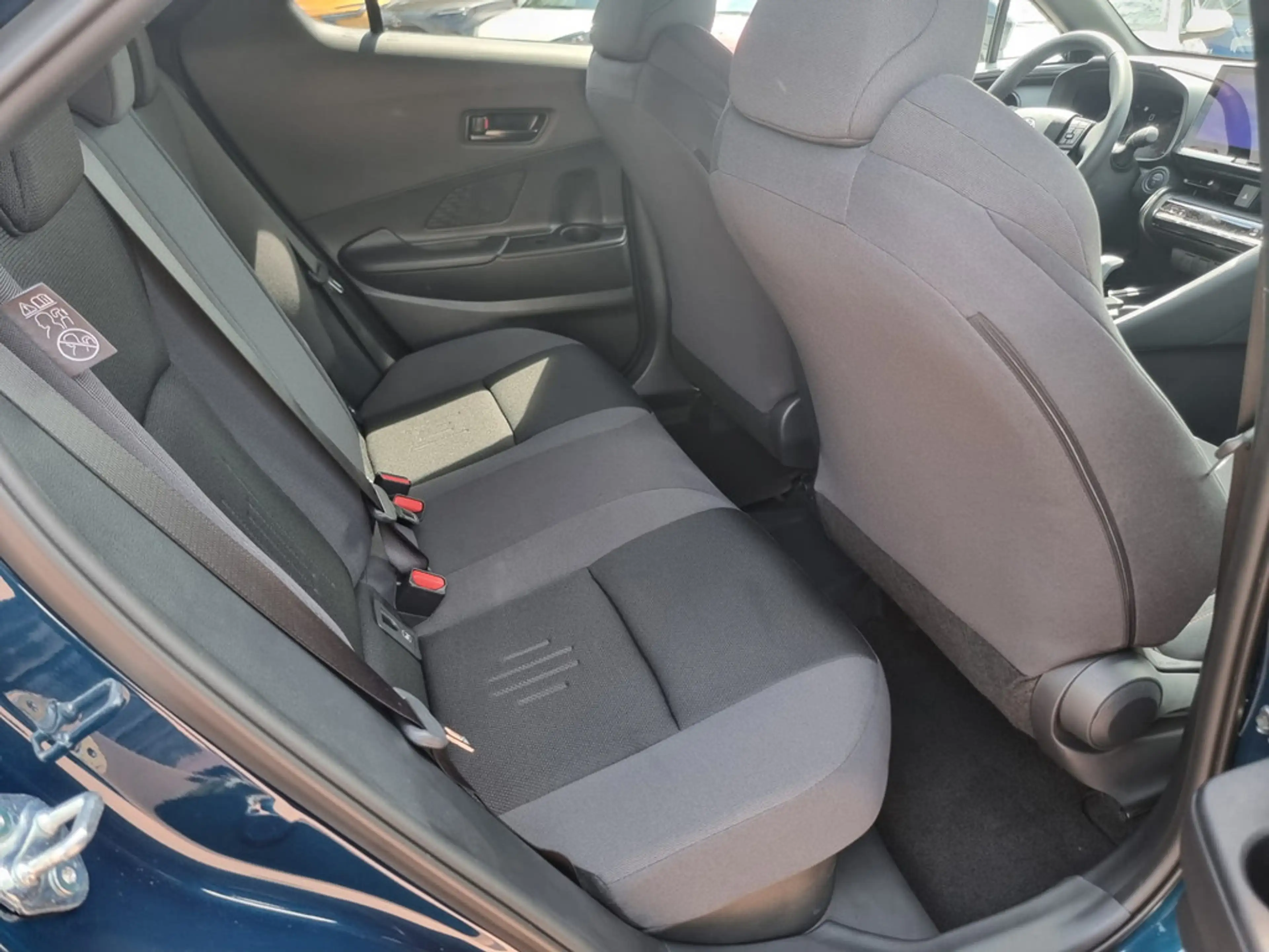 Toyota C-HR 2.0 Plug-In Hybrid FWD Teamplayer — photo 8