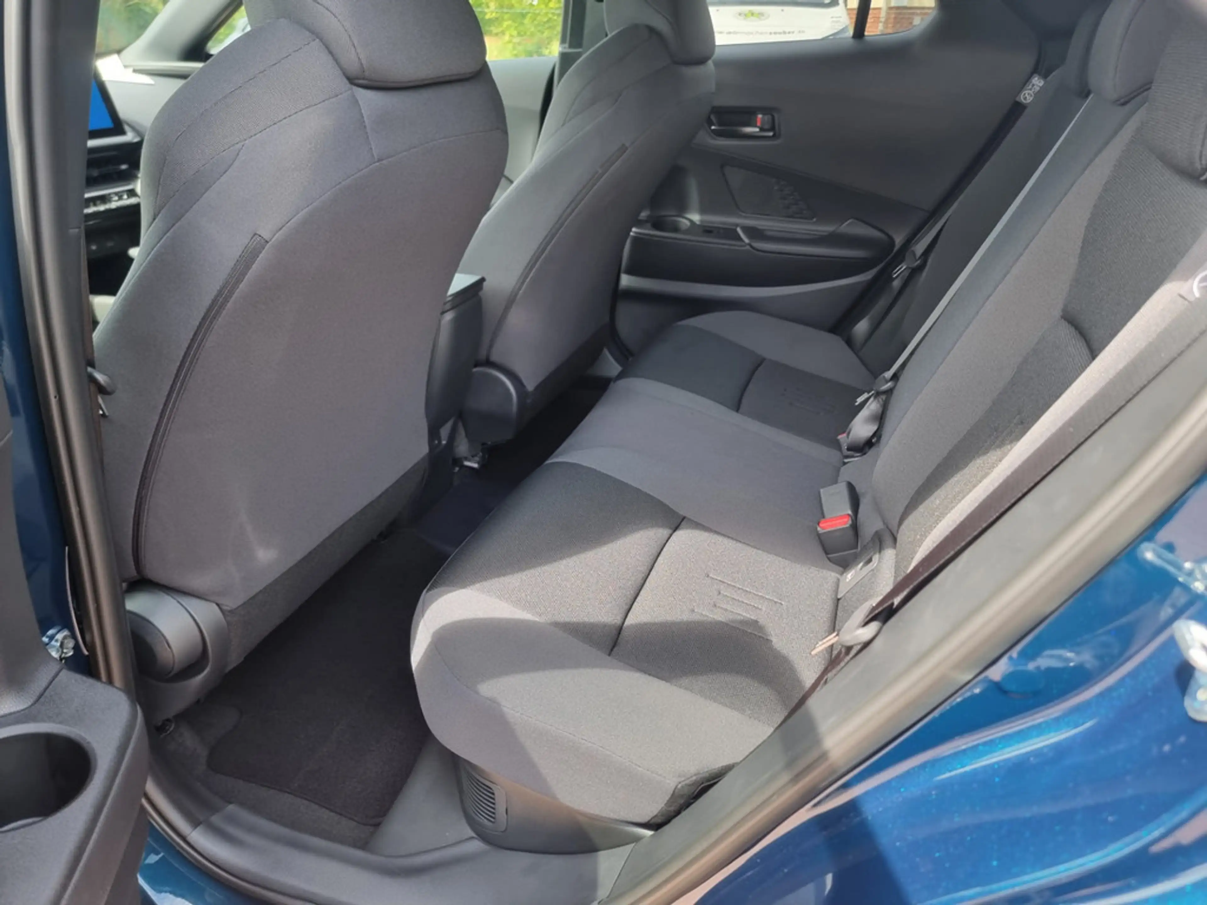 Toyota C-HR 2.0 Plug-In Hybrid FWD Teamplayer — photo 11