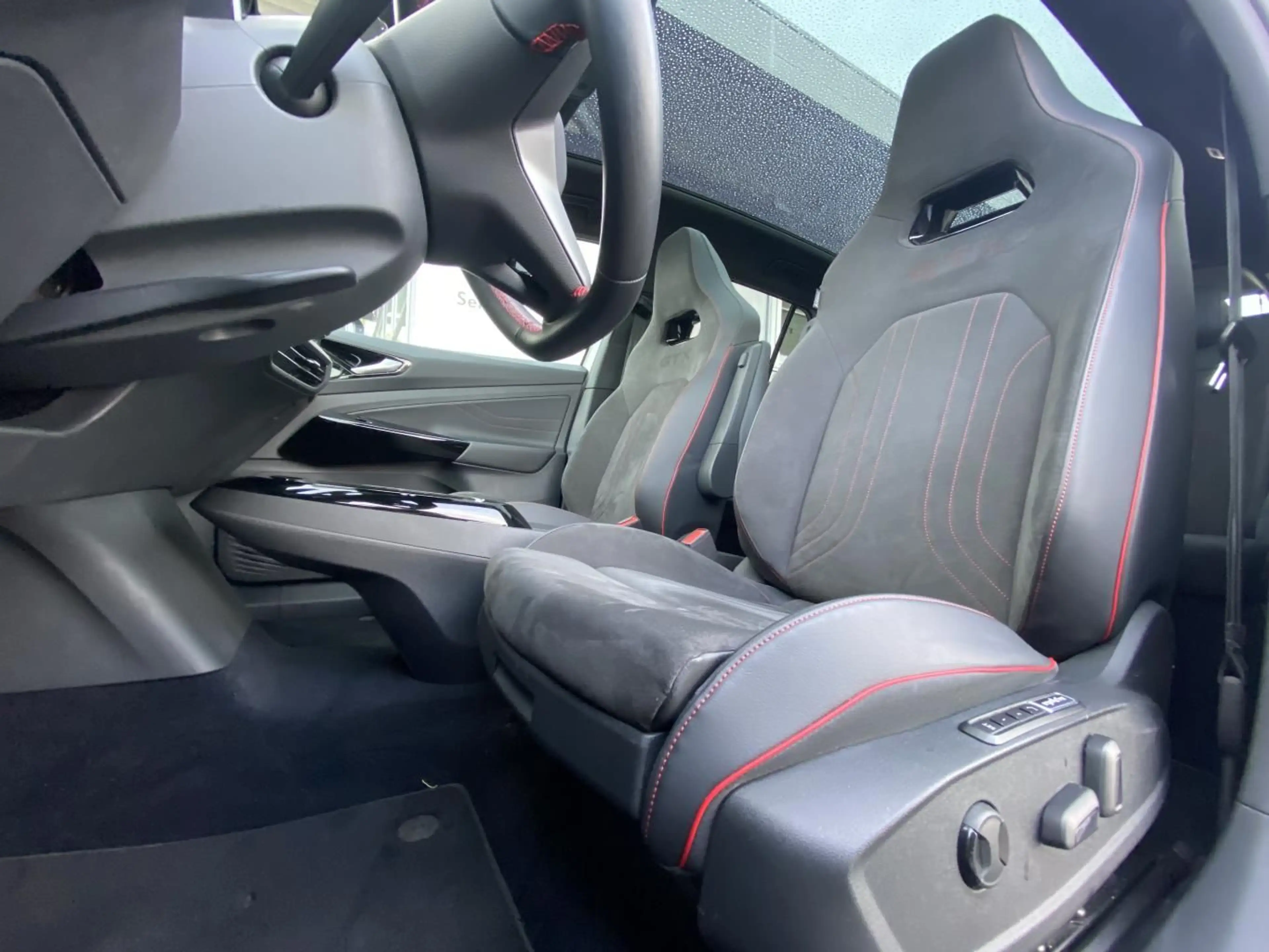 Volkswagen ID.4 GTX 4-MOTION WÄRMEPUMPE+PANORAMA+DYNAUDIO+ — photo 9