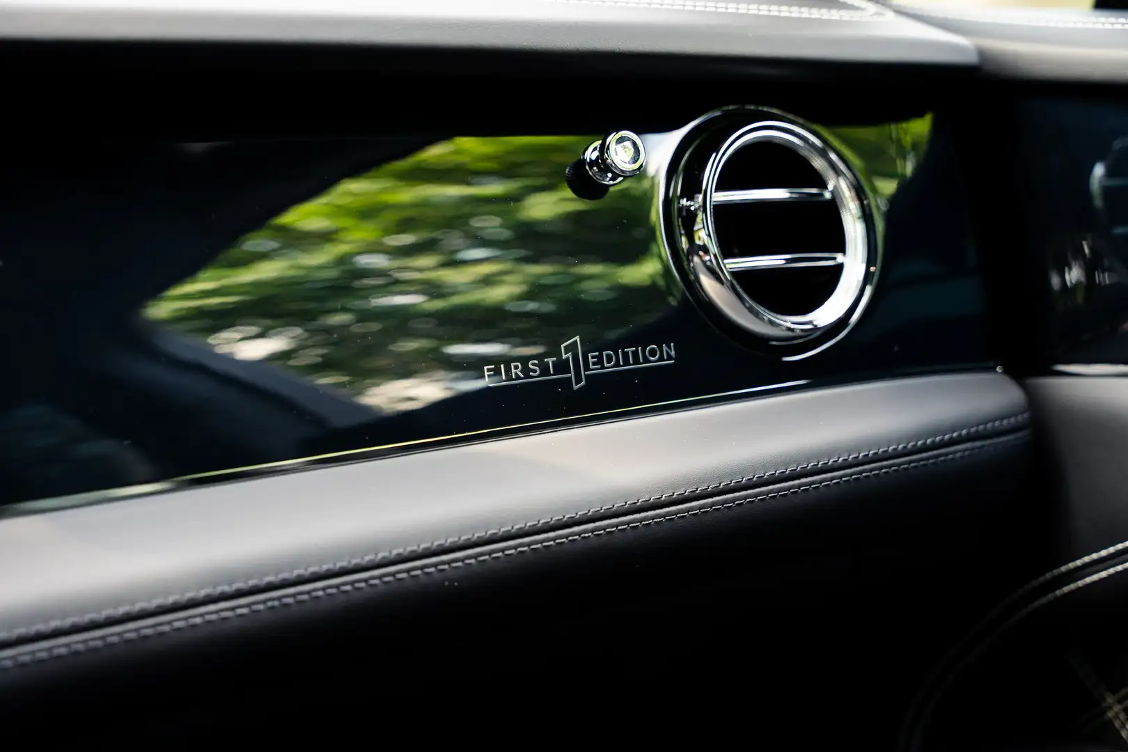 Bentley Bentayga 4.0 V8 First Edition Wit - 1