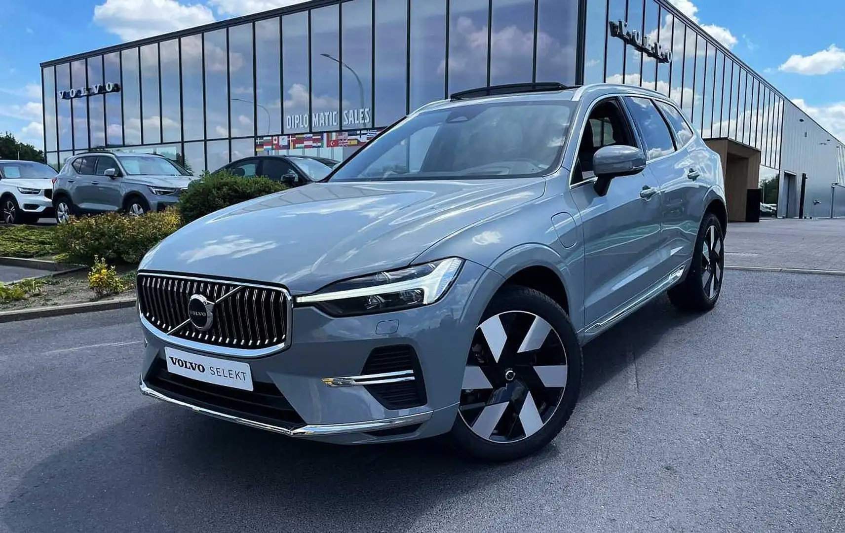 Volvo XC60 Plus, T6 AWD Plug-in hybrid Gris - 1