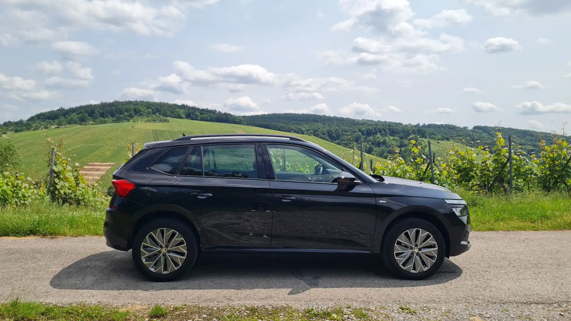 Skoda Kamiq 1.5 TSI 7-Gang-DSG TOUR ViCo RFK ACC Schwarz - 2