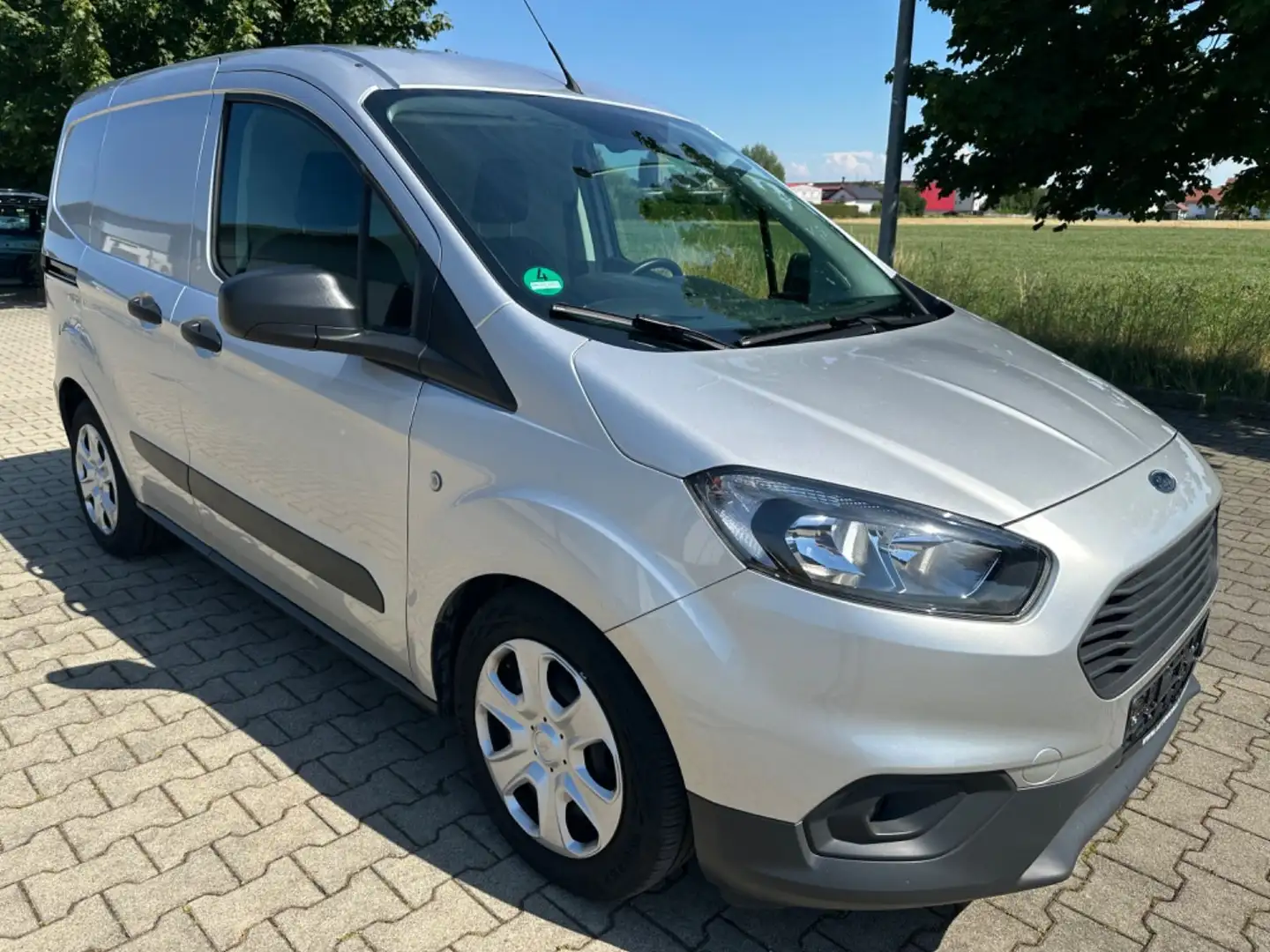 Ford Transit Courier 1.5 TDCi Trend, Nani, SHZ, PDC. Plateado - 1
