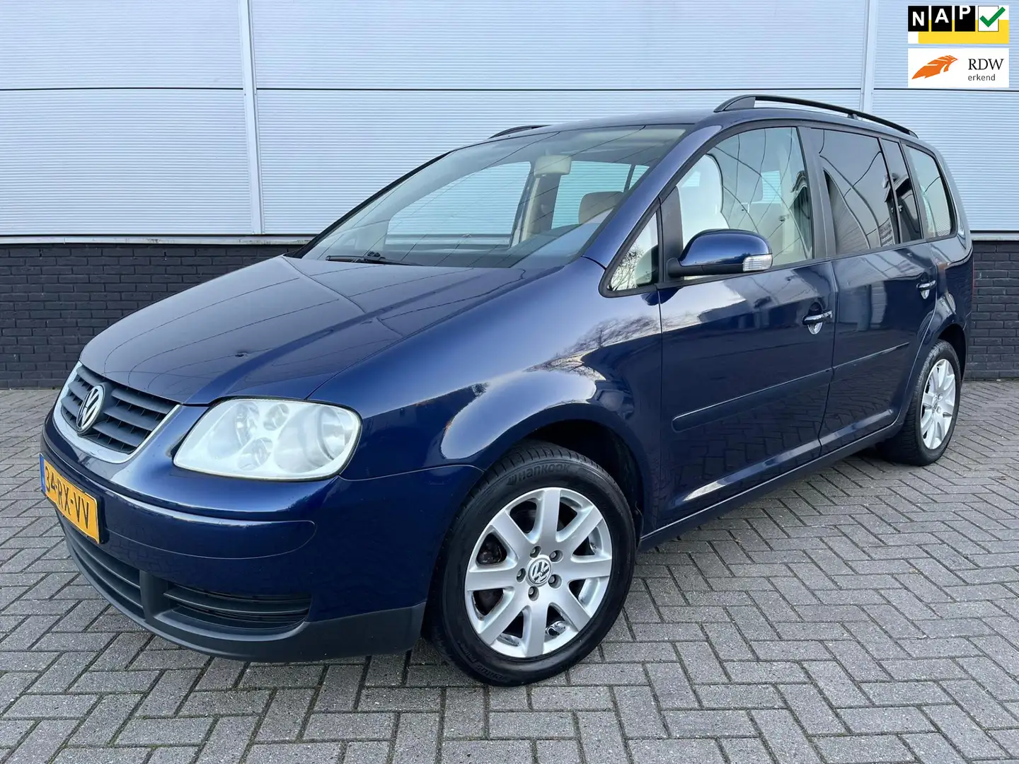 Volkswagen Touran 1.6-16V FSI AUT. 7 zitplaatsen - clima - trekhaak Blauw - 1