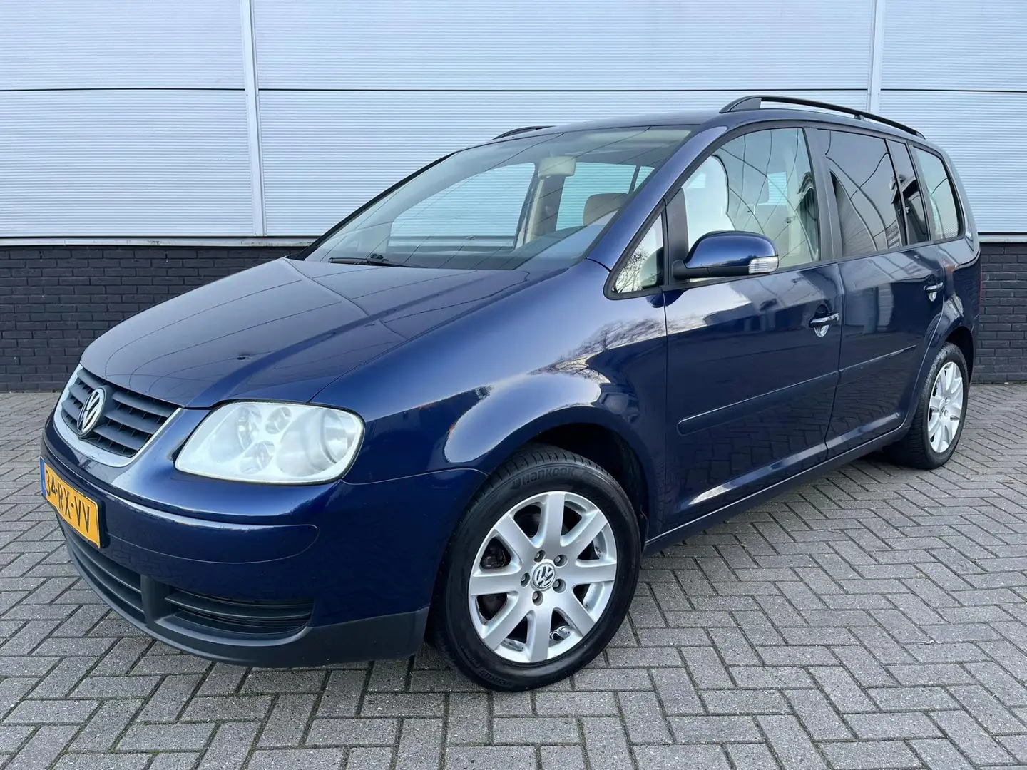 Volkswagen Touran 1.6-16V FSI AUT. 7-persoons - clima - trekhaak - c Blauw - 2