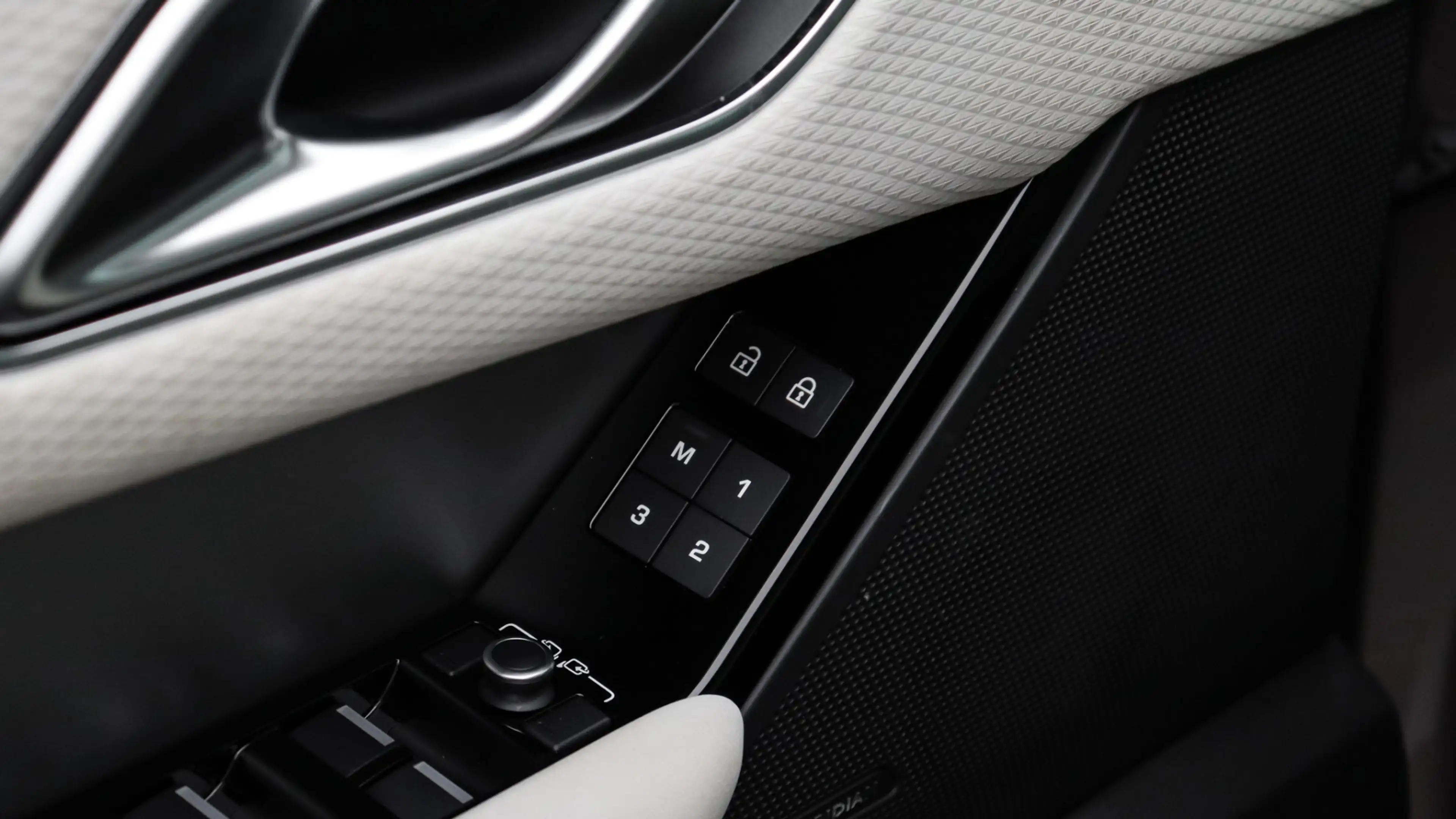 Land Rover Range Rover Velar 2.0 P400e R-Dynamic SE | Stoelventilatie | Meridia — photo 17