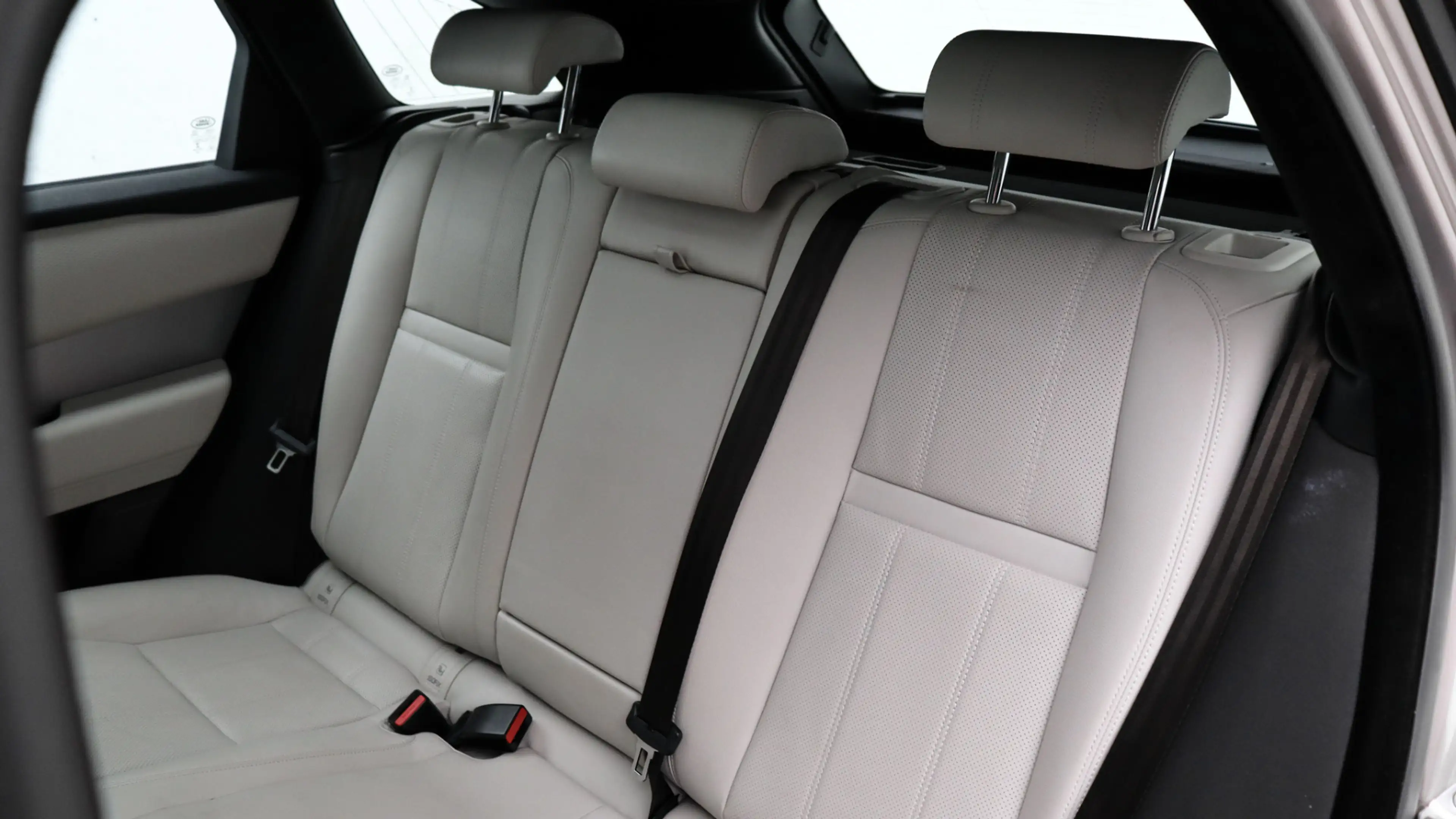 Land Rover Range Rover Velar 2.0 P400e R-Dynamic SE | Stoelventilatie | Meridia — photo 24