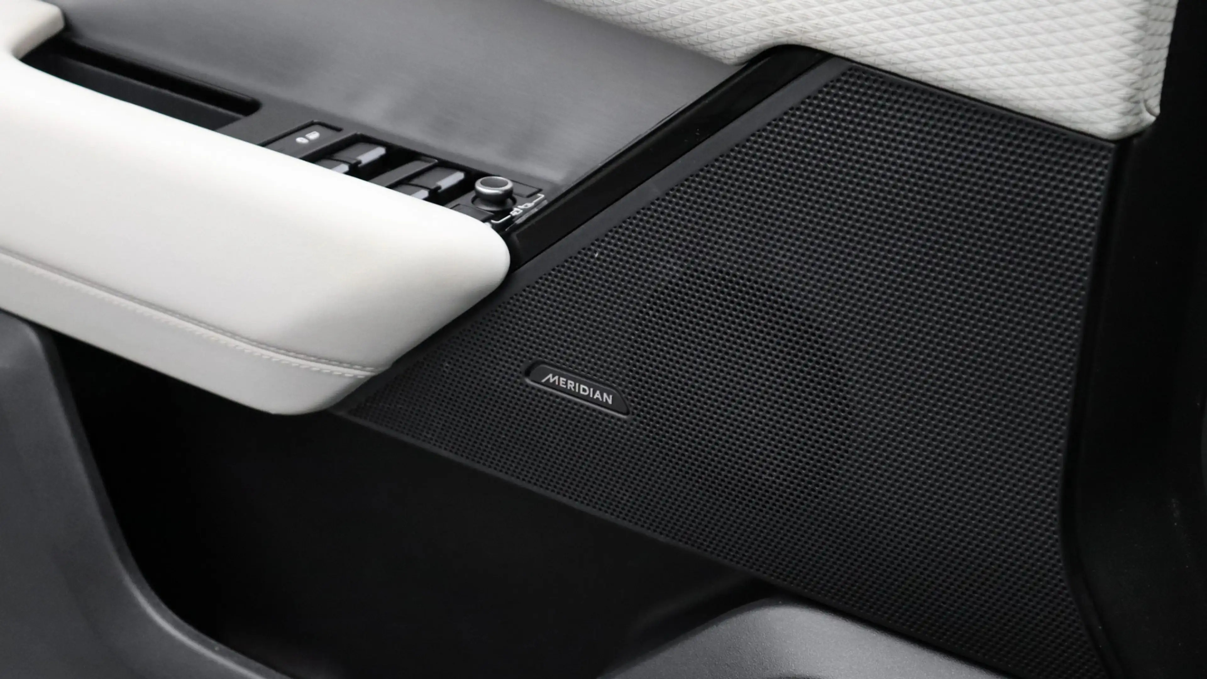 Land Rover Range Rover Velar 2.0 P400e R-Dynamic SE | Stoelventilatie | Meridia — photo 9