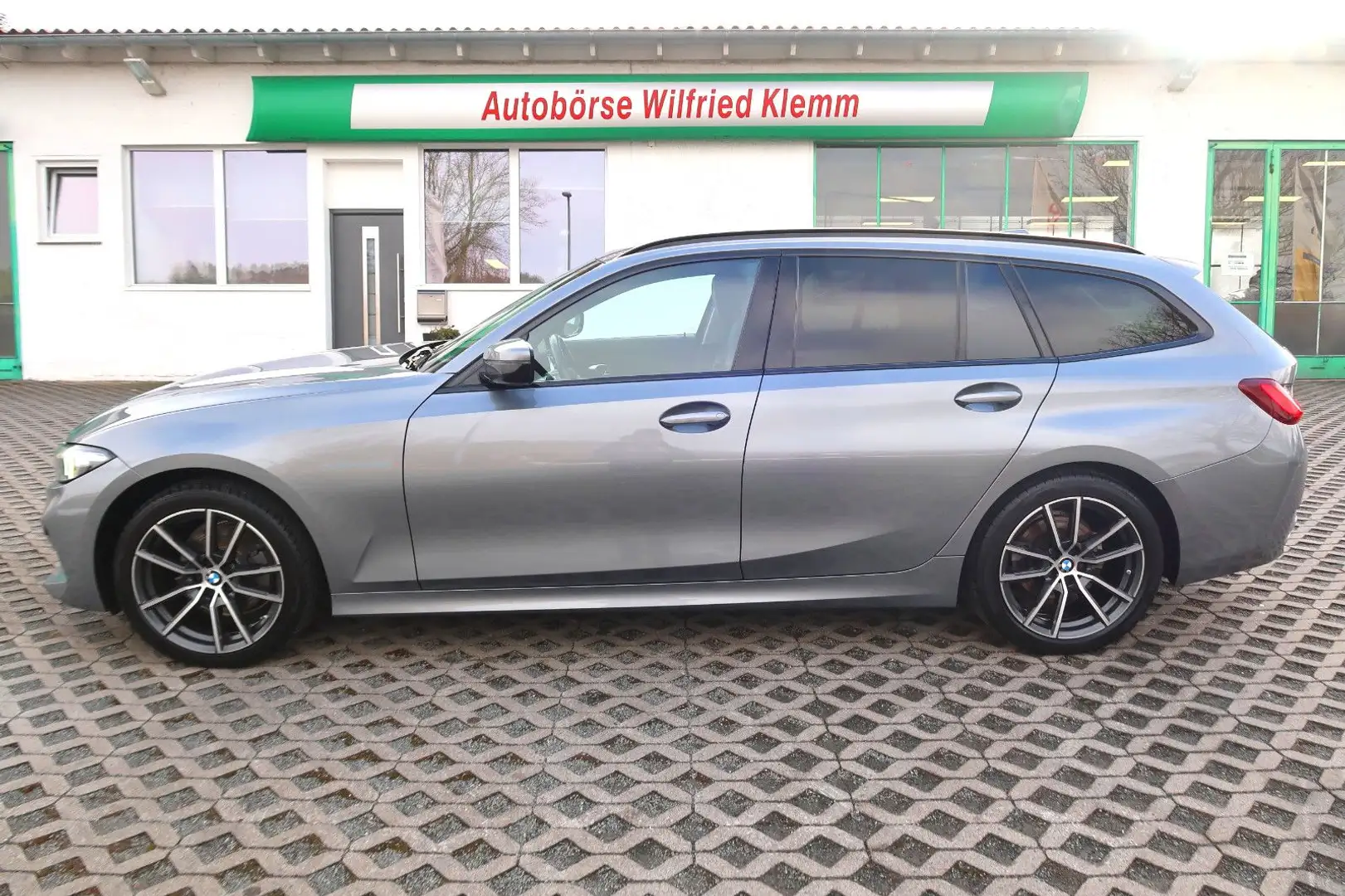 BMW 320 dAxDrTour"NeuMod"18"Leder"AHK"LED"Widescreen" Gris - 1