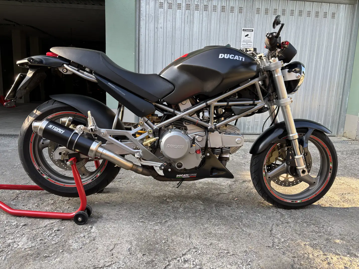 Ducati Monster 600 - 1
