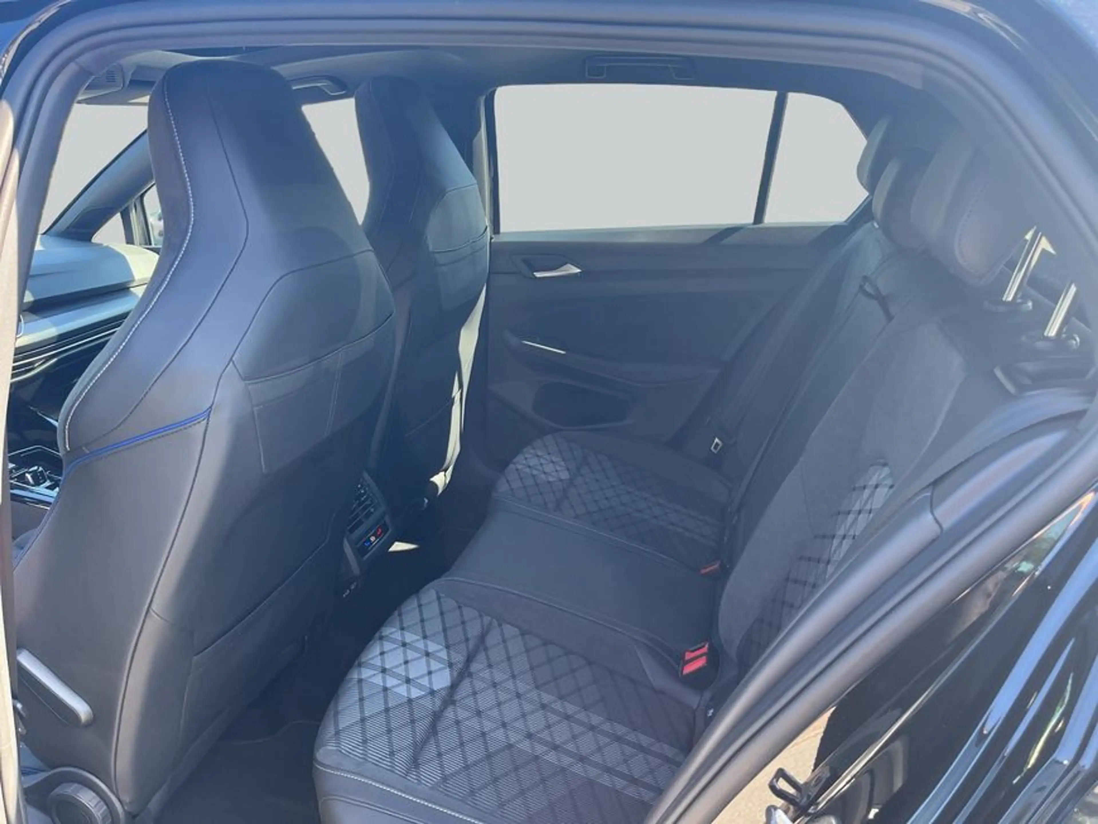 Volkswagen Golf R R-Line 1,5 l eTSI DSG, — photo 11