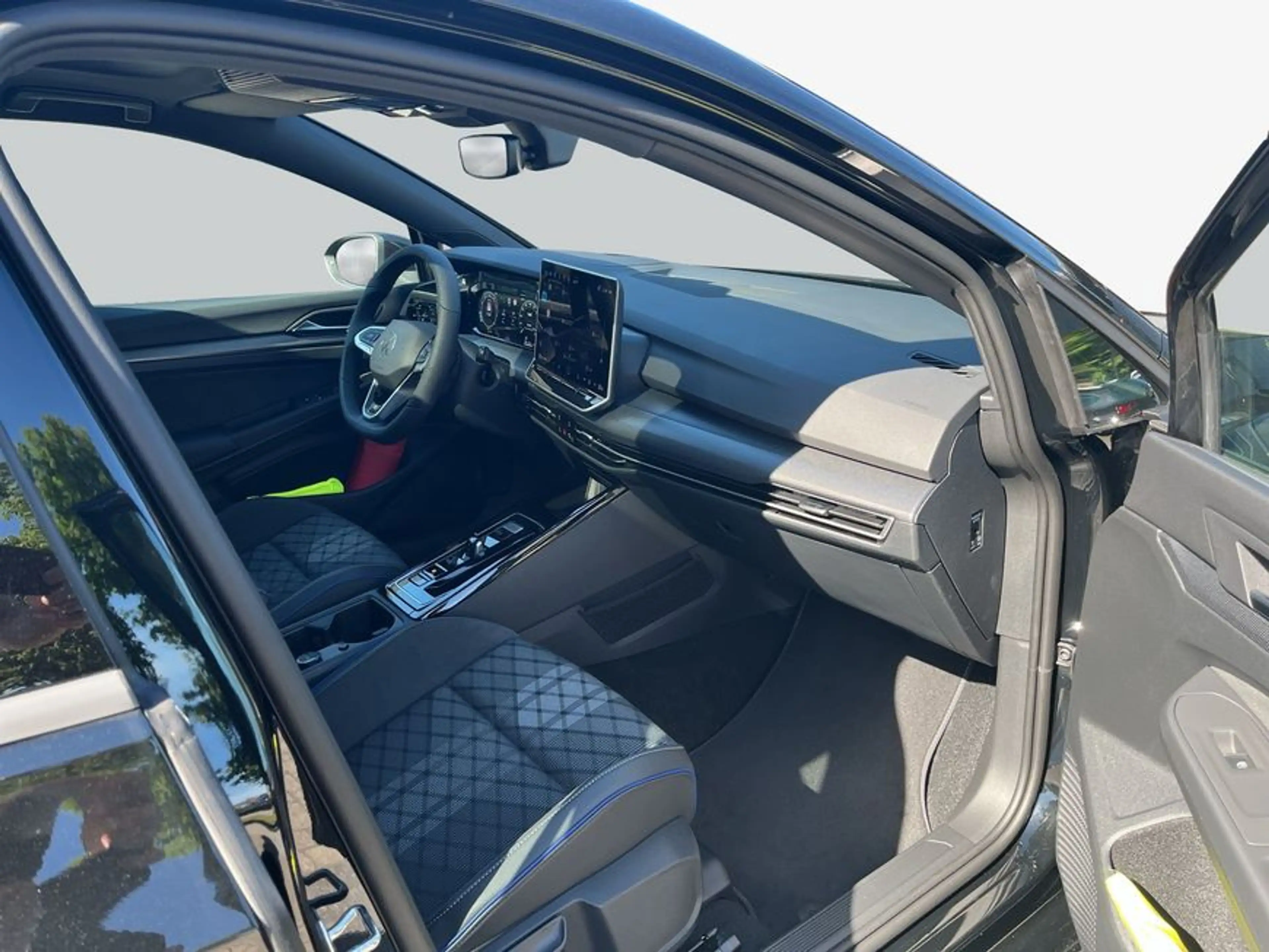 Volkswagen Golf R R-Line 1,5 l eTSI DSG, — photo 12