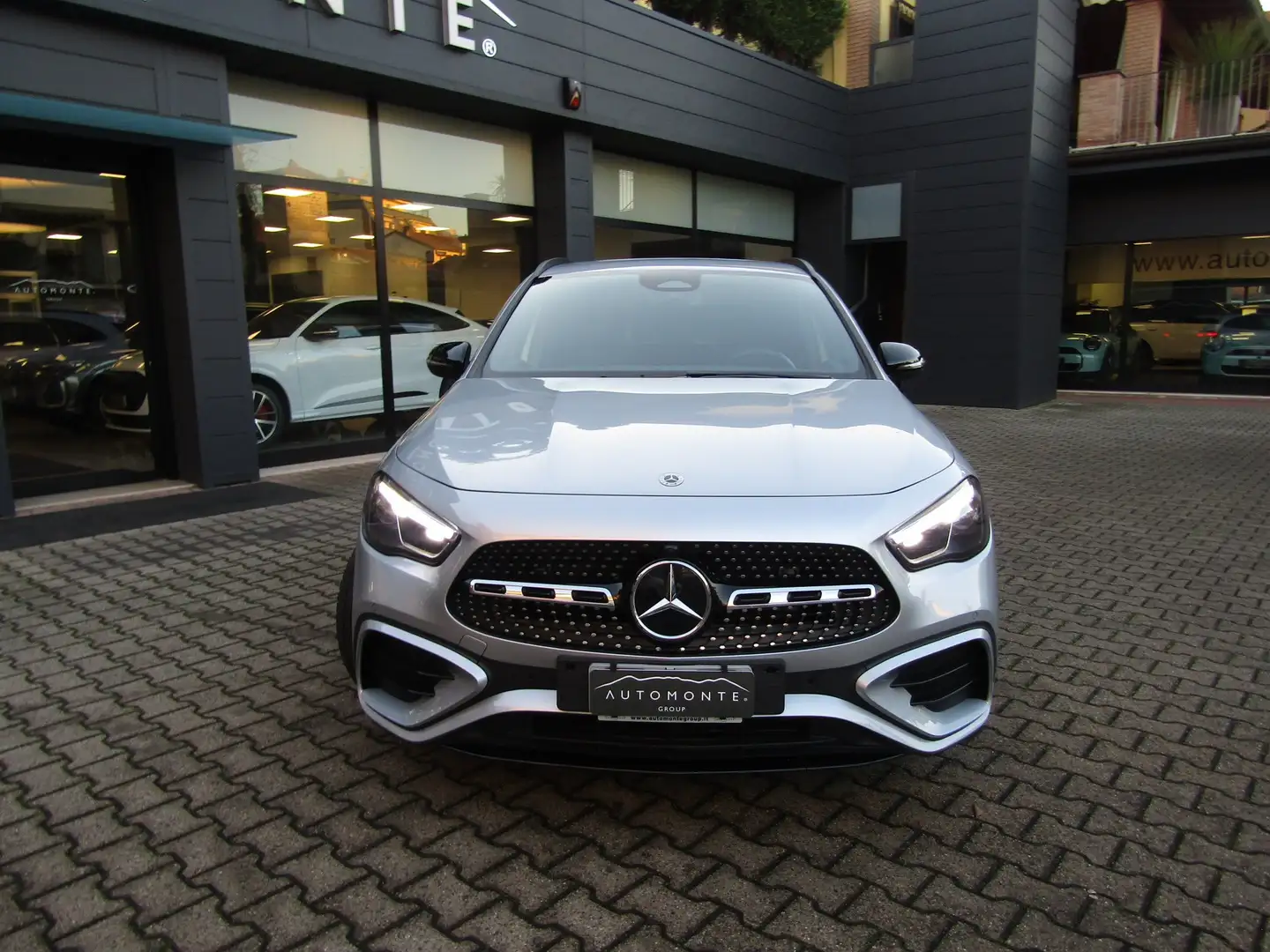 Mercedes-Benz GLA 200 d AMG LINE PREMIUM,CERCHI 19,LED MULTIBEAM Argento - 2