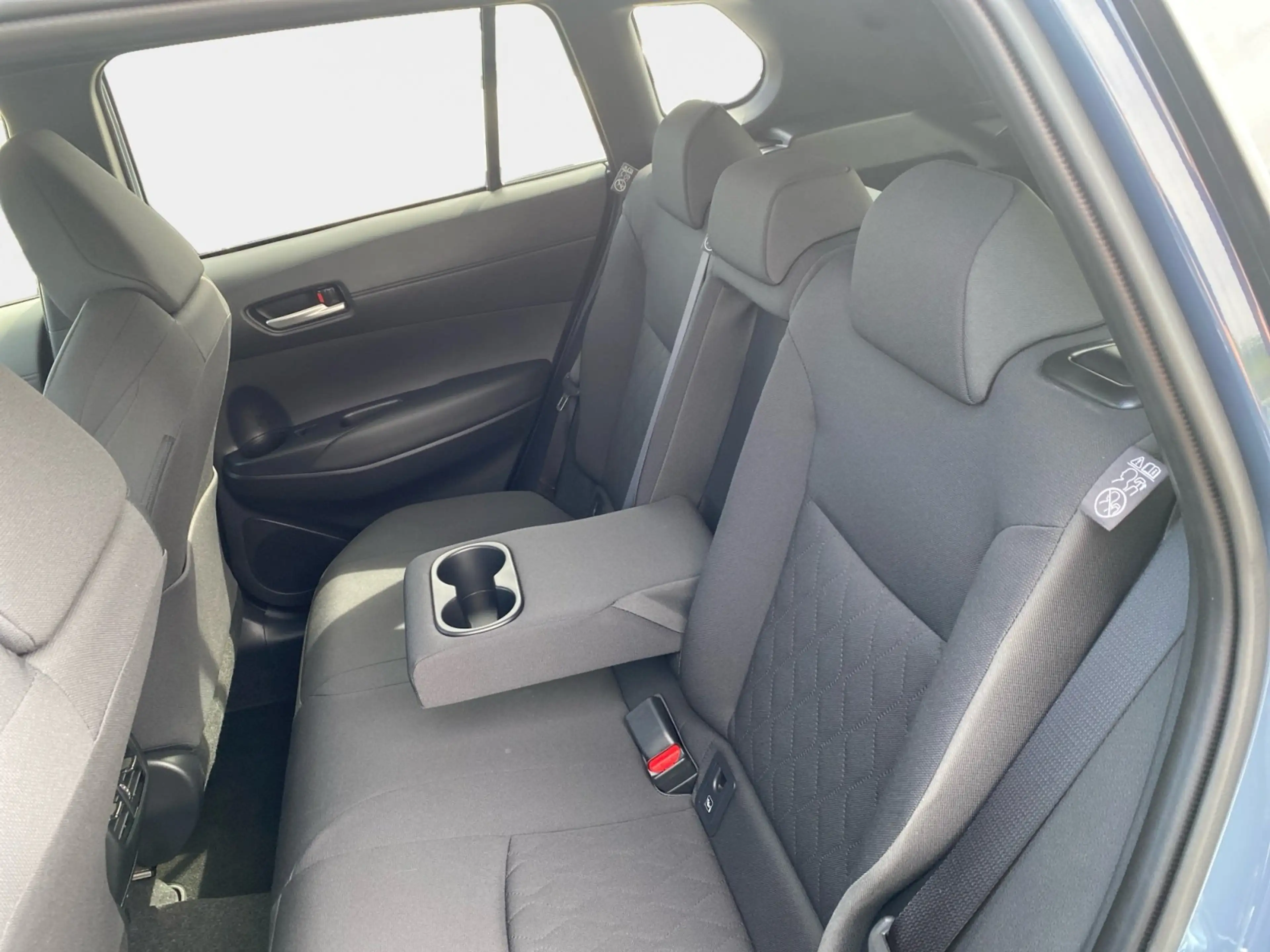 Toyota Corolla Cross SUV Teamplayer 2.0 l Hybrid Automa — photo 10