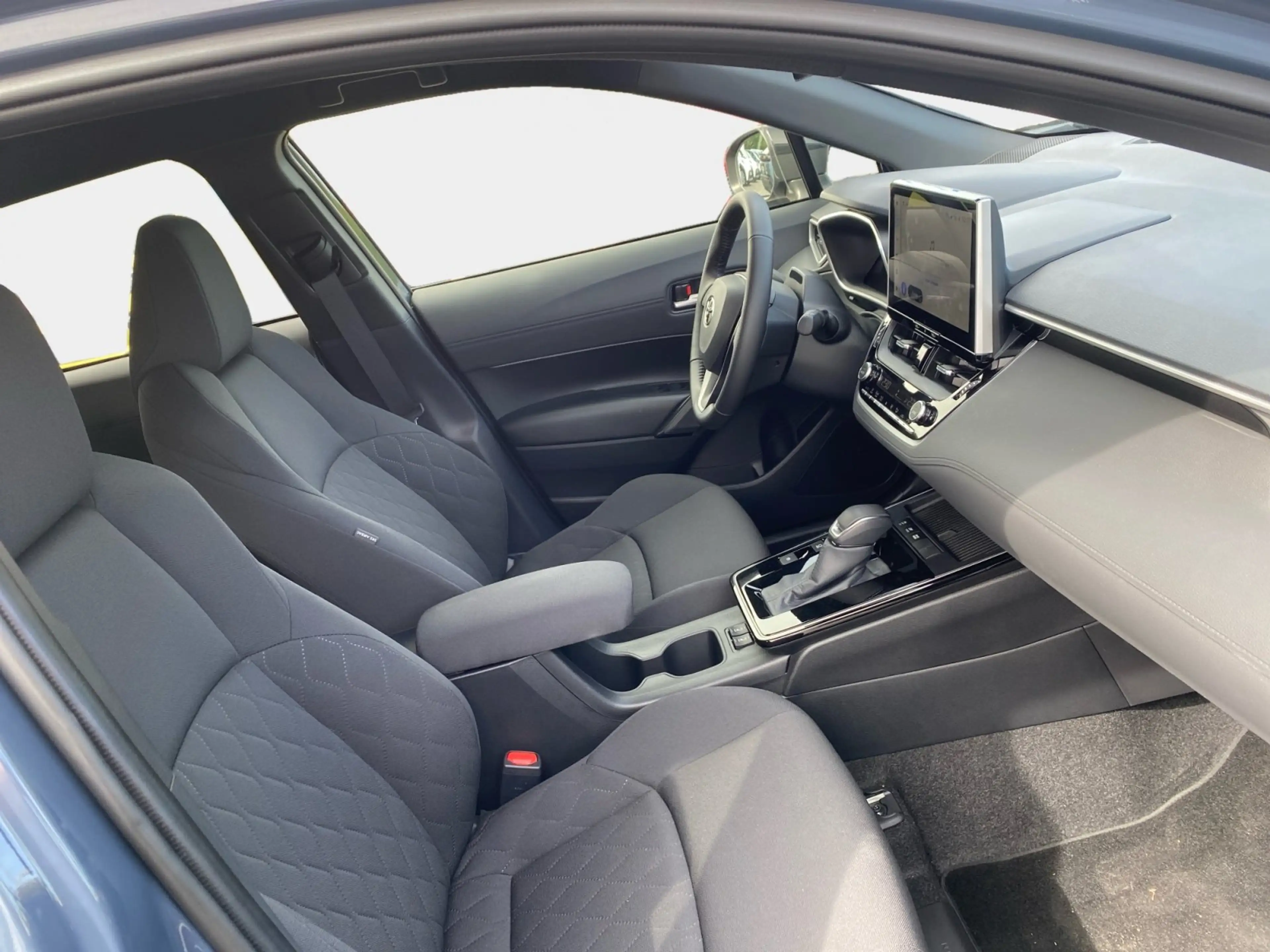 Toyota Corolla Cross SUV Teamplayer 2.0 l Hybrid Automa — photo 12