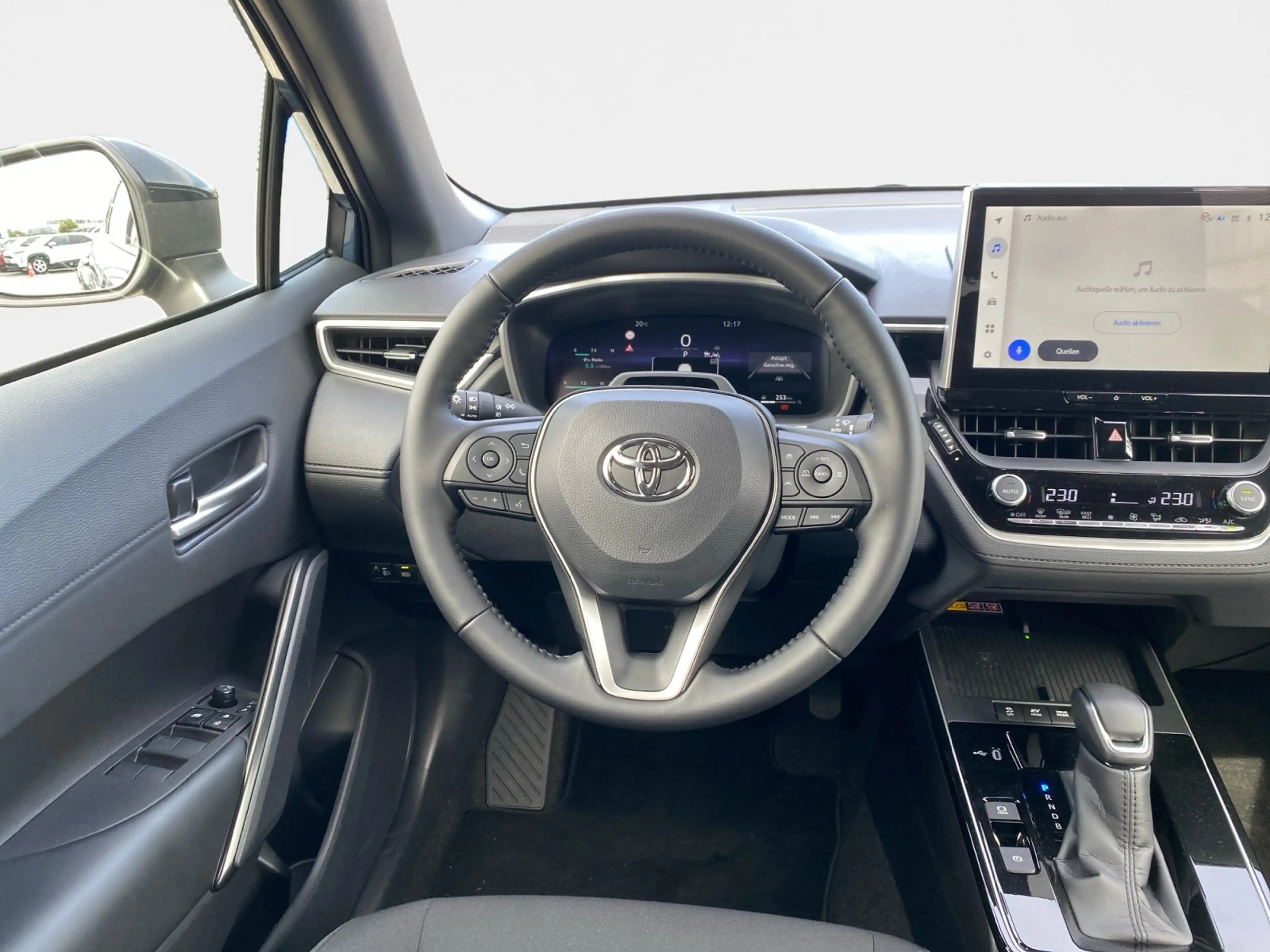 Toyota Corolla Cross SUV Teamplayer 2.0 l Hybrid Automa — photo 14