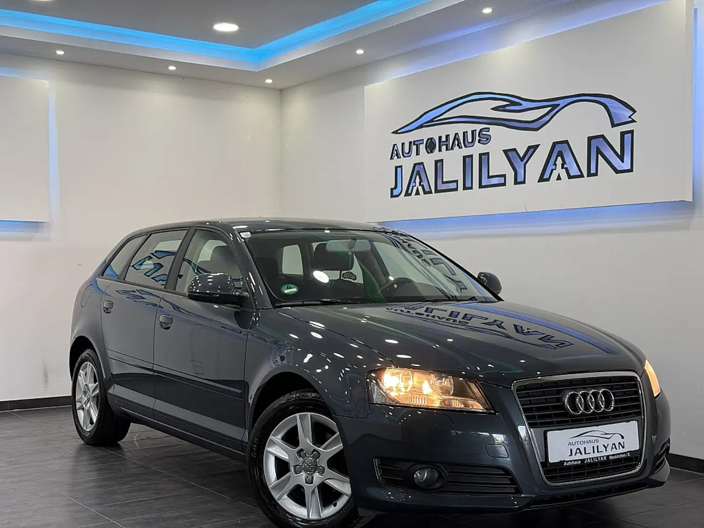 Audi A3 Jubiläumsmodell 1,6 TDI, NEUES PICKERL Gris - 1
