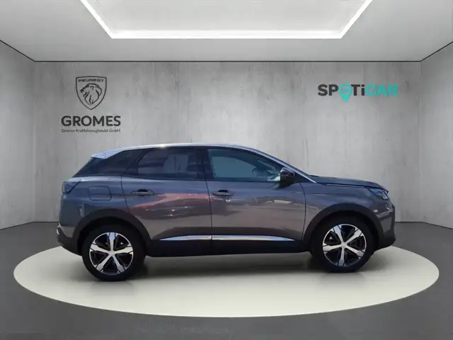 Peugeot 3008 view 2