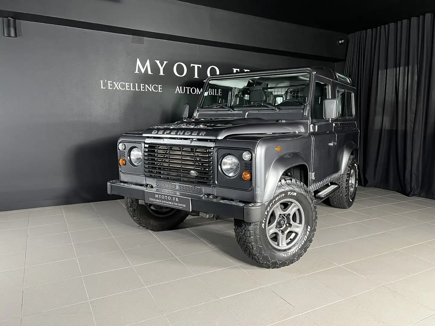 Land Rover Defender HT 90 E MARK VI Gris - 2