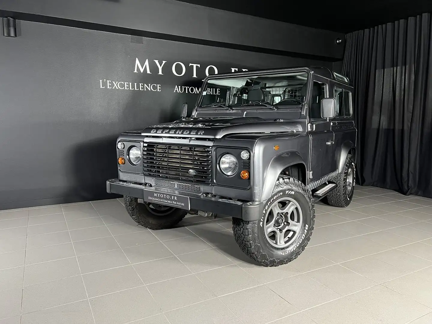 Land Rover Defender HT 90 E MARK VI Gris - 1