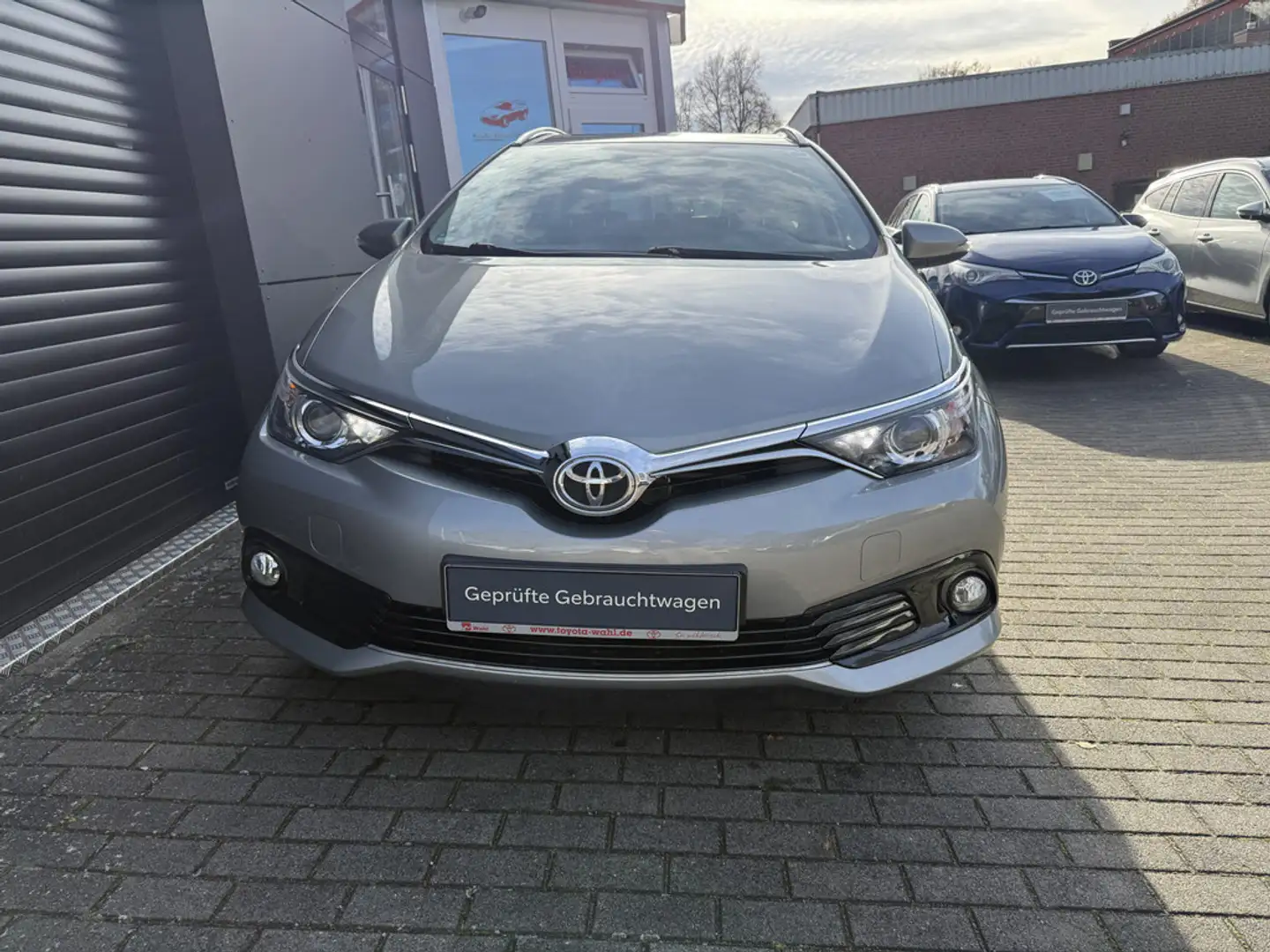 Toyota Auris Touring Sports 1.2 Design Edition Silber - 2