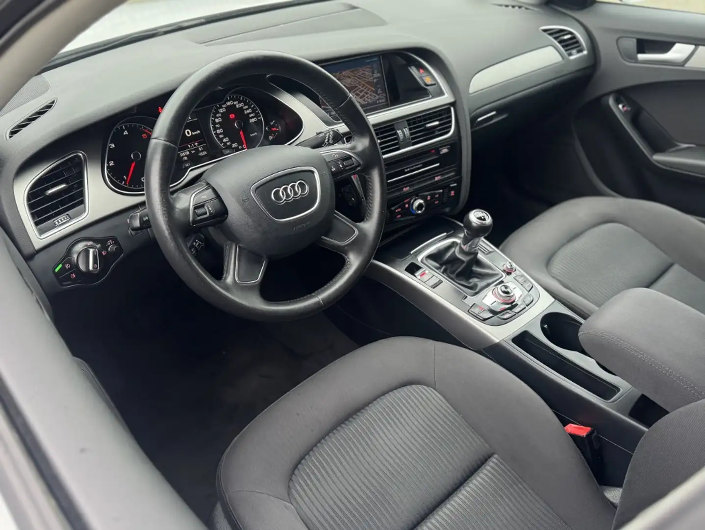 Audi A4 Avant 2.0 TDI Pro Line Navi Cruise Clima Lmv Bílá - 2