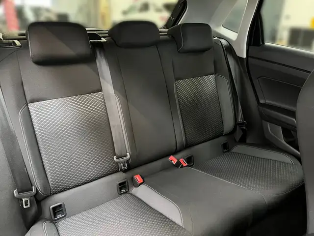 Volkswagen Polo view 9