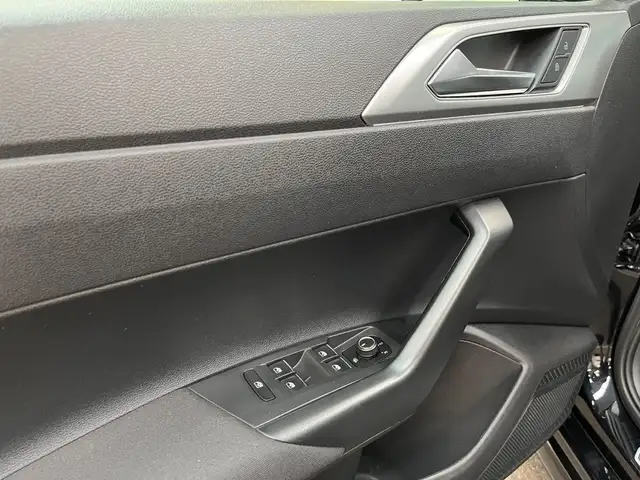 Volkswagen Polo view 16