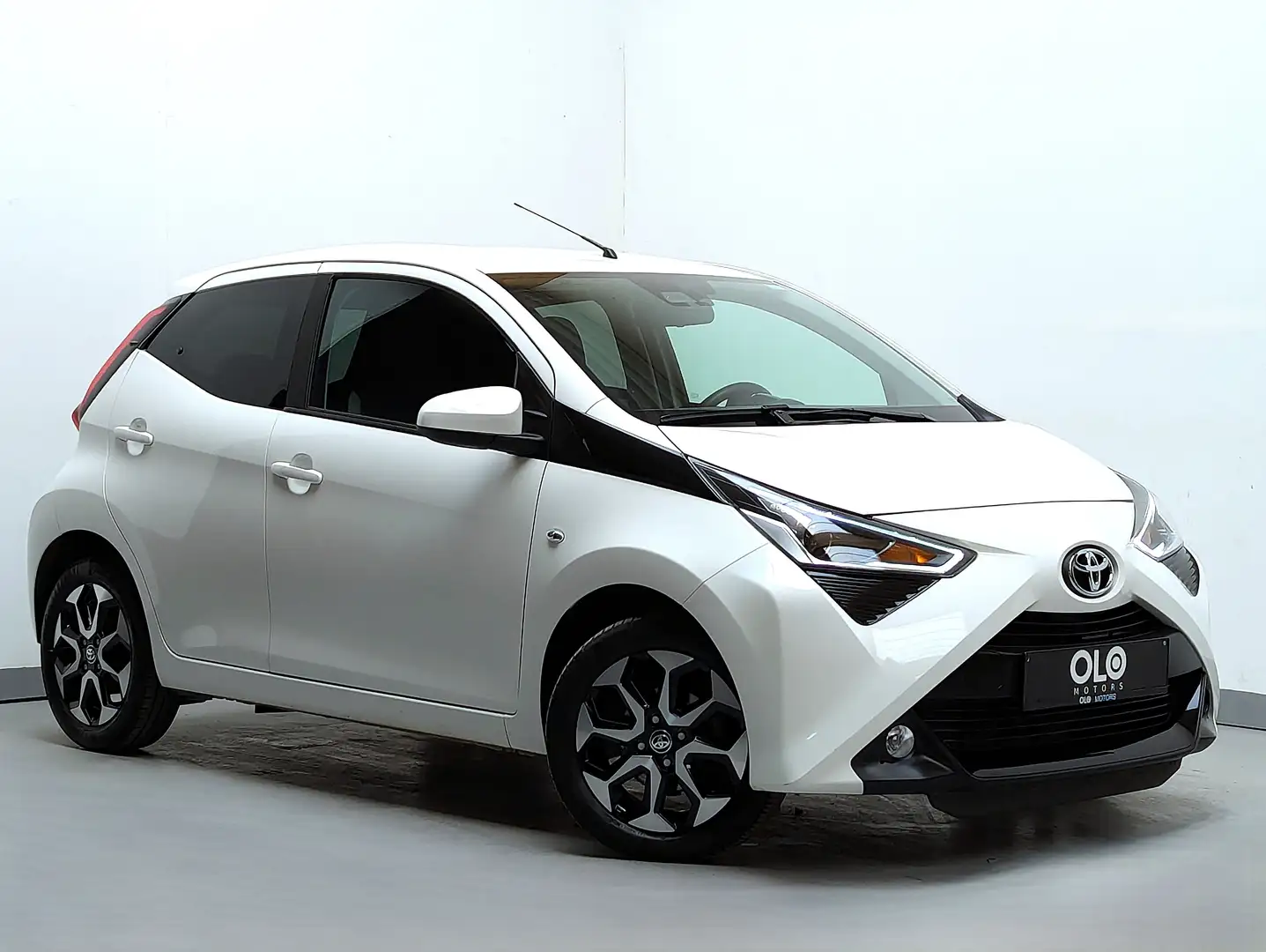 Toyota Aygo 1.0i VVT-i x-style II -CARPLAY-CRUISE-AIRCO-CAMERA Blanc - 2