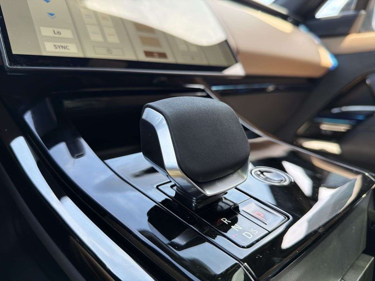 2026 Land Rover Range Rover Sport P400 Dynamic HSE thumb 17