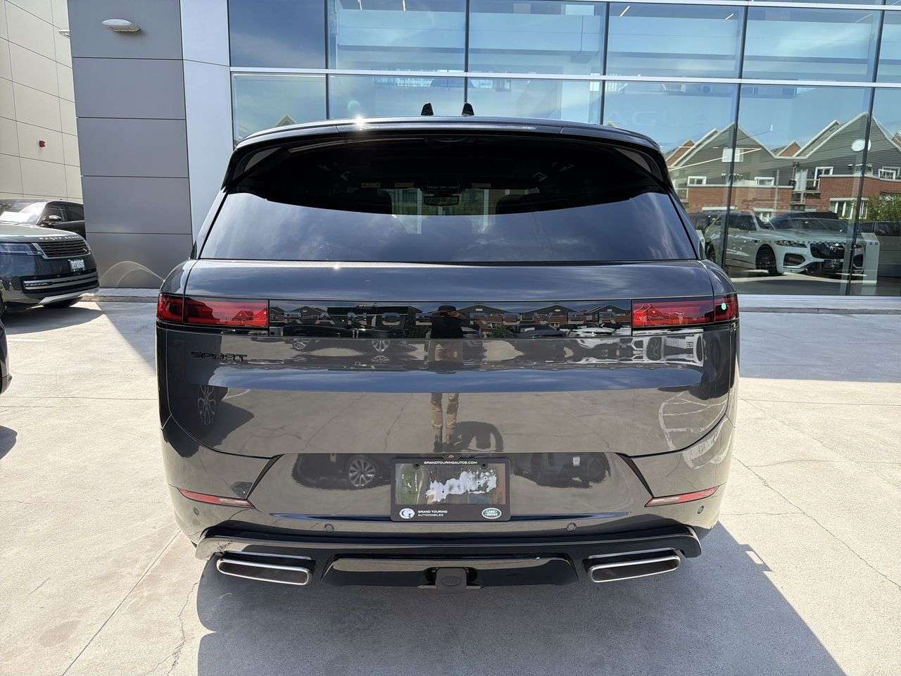 2026 Land Rover Range Rover Sport P400 Dynamic HSE alt 4
