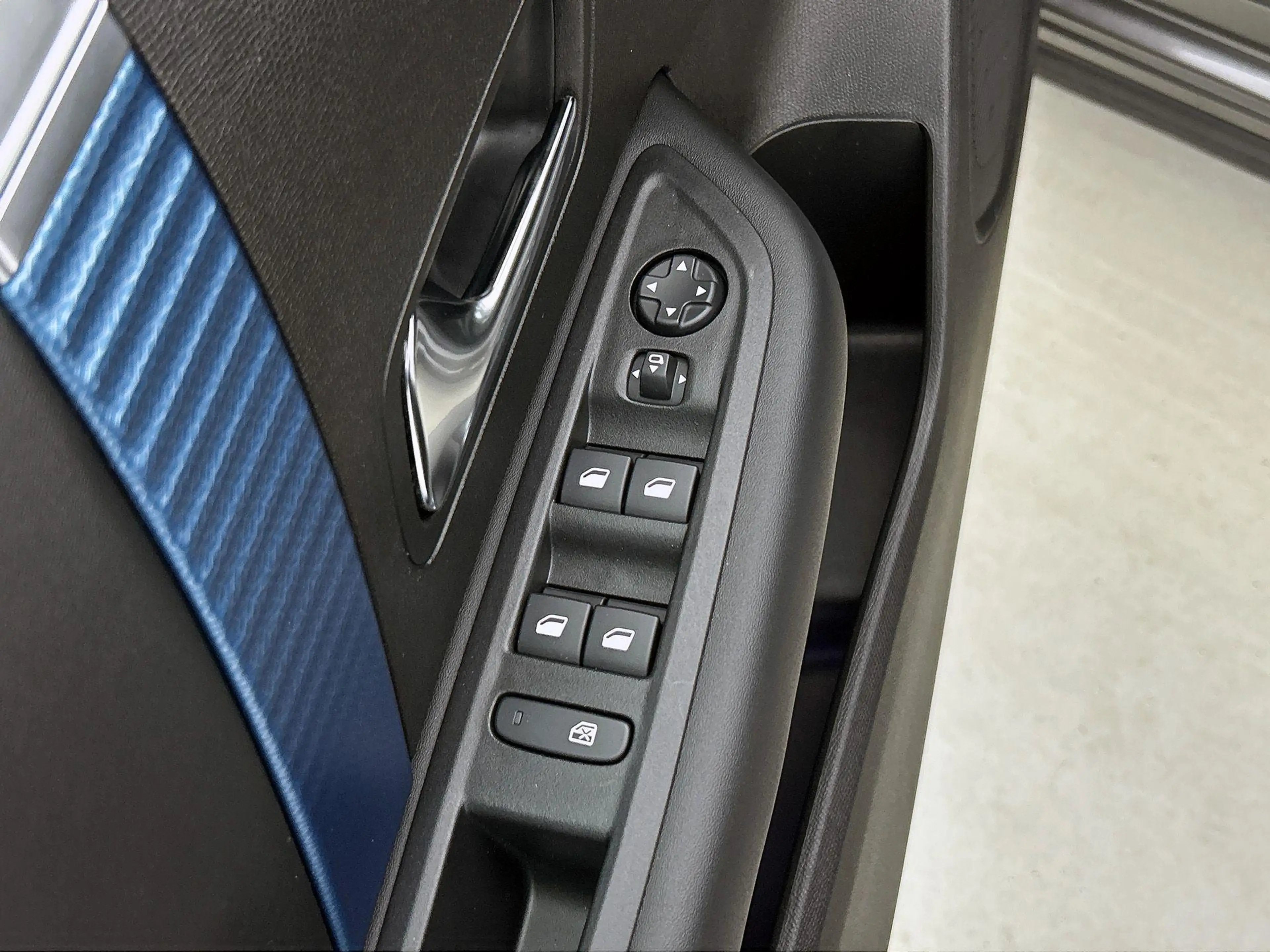 Citroen E-C4 Electric Shine 50 kWh — photo 15