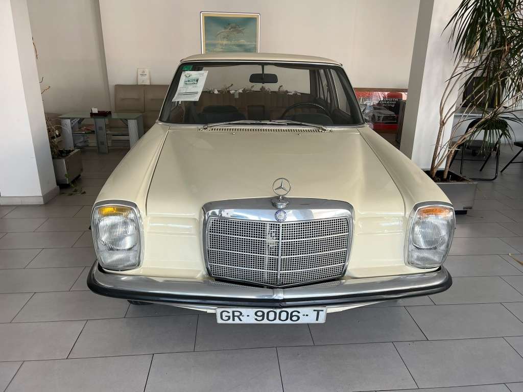 Mercedes-Benz 200 D (W115) - foto 1