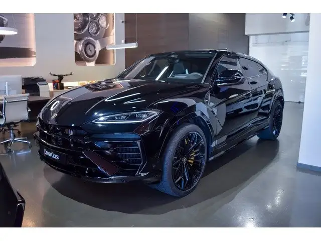 Lamborghini Urus view 2