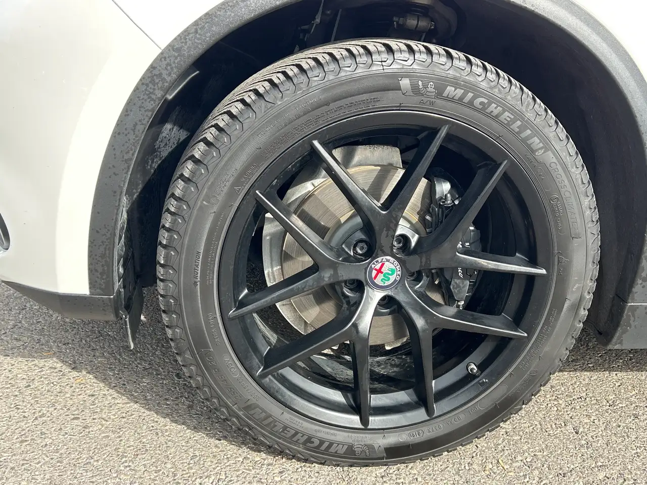 Alfa Romeo Stelvio снимка Alfa Romeo Stelvio
