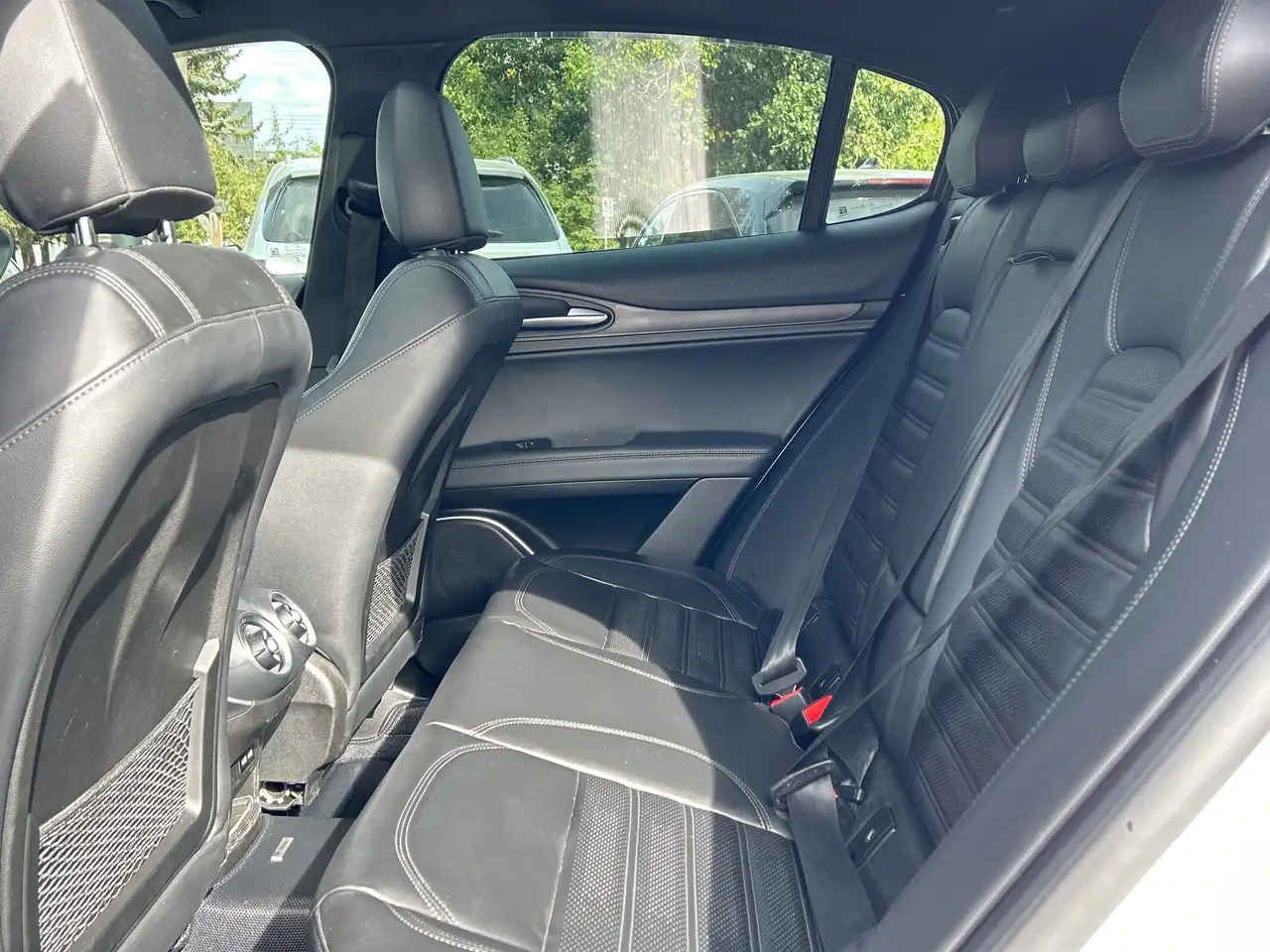 Alfa Romeo Stelvio снимка Alfa Romeo Stelvio