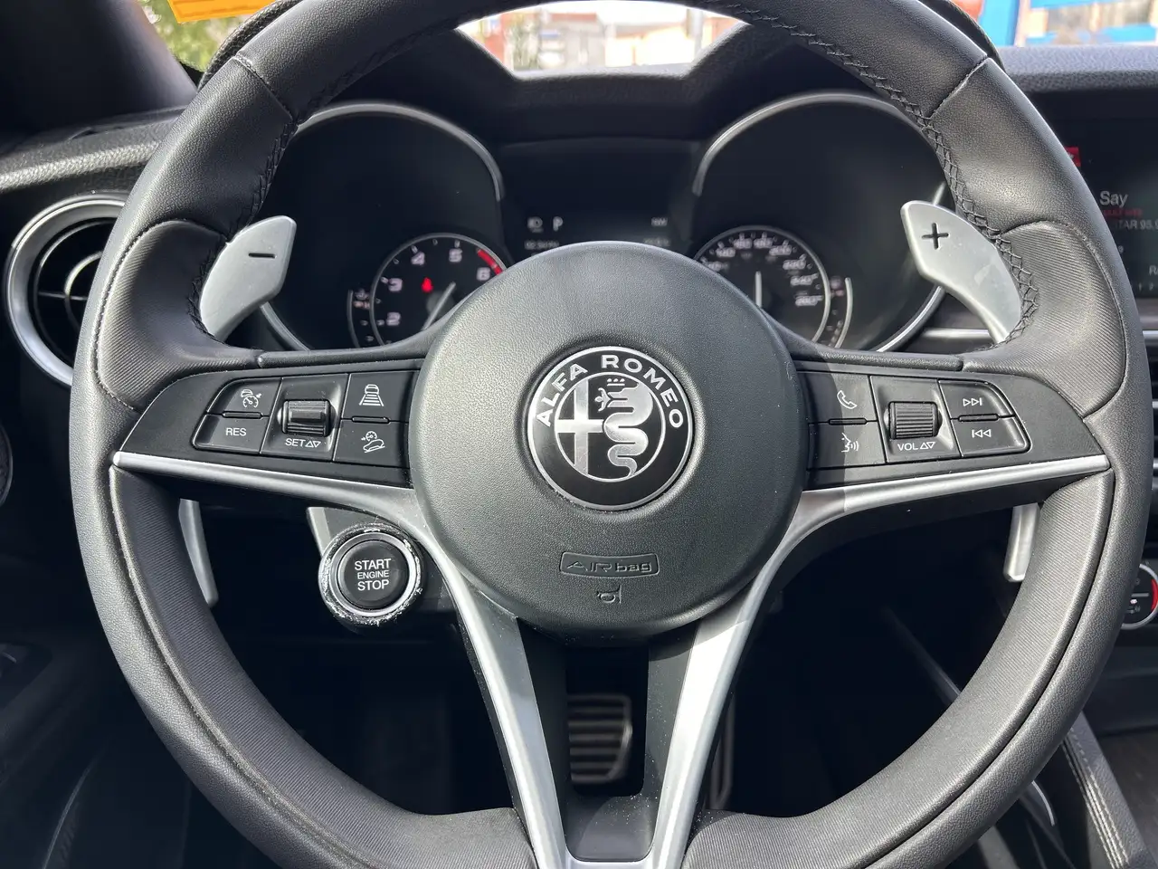 Alfa Romeo Stelvio снимка Alfa Romeo Stelvio