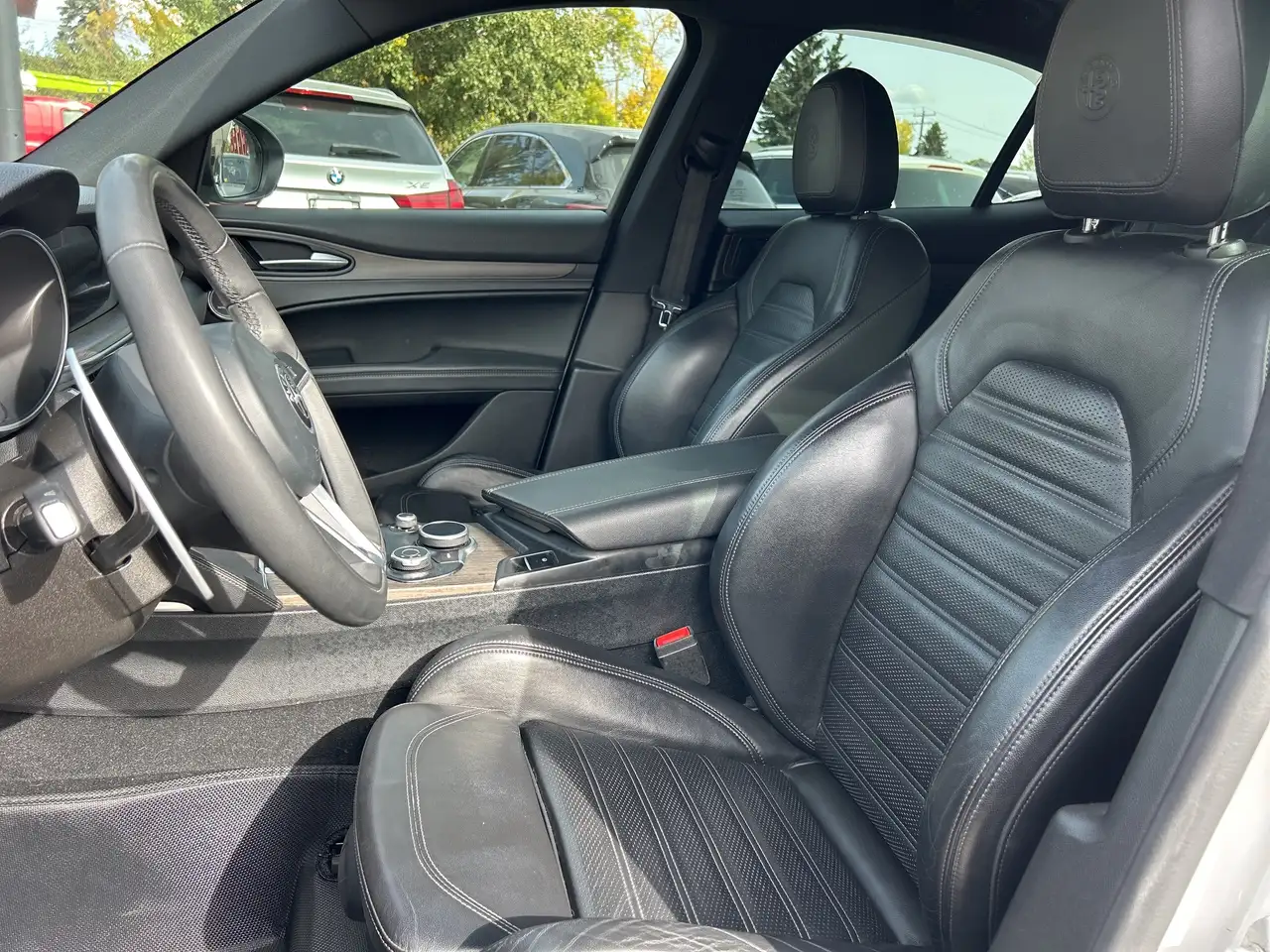 Alfa Romeo Stelvio снимка Alfa Romeo Stelvio