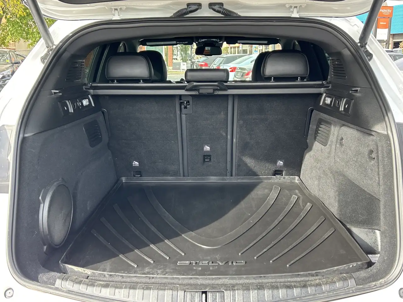 Alfa Romeo Stelvio снимка Alfa Romeo Stelvio