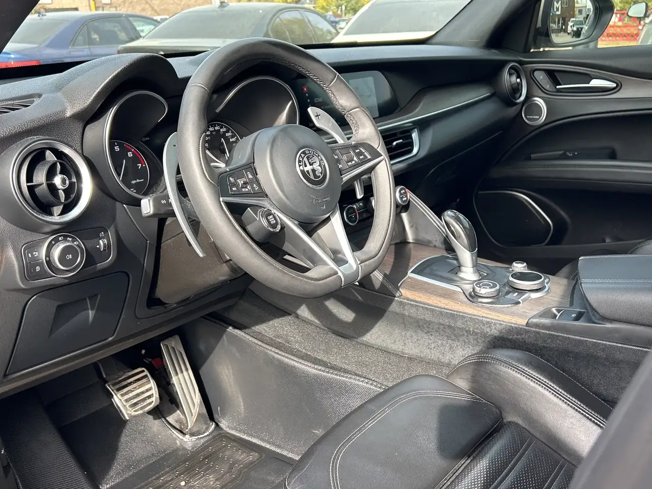 Alfa Romeo Stelvio снимка Alfa Romeo Stelvio