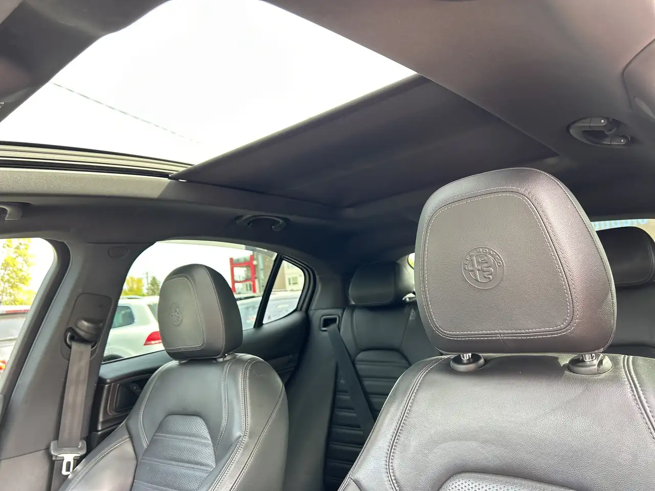 Alfa Romeo Stelvio снимка Alfa Romeo Stelvio