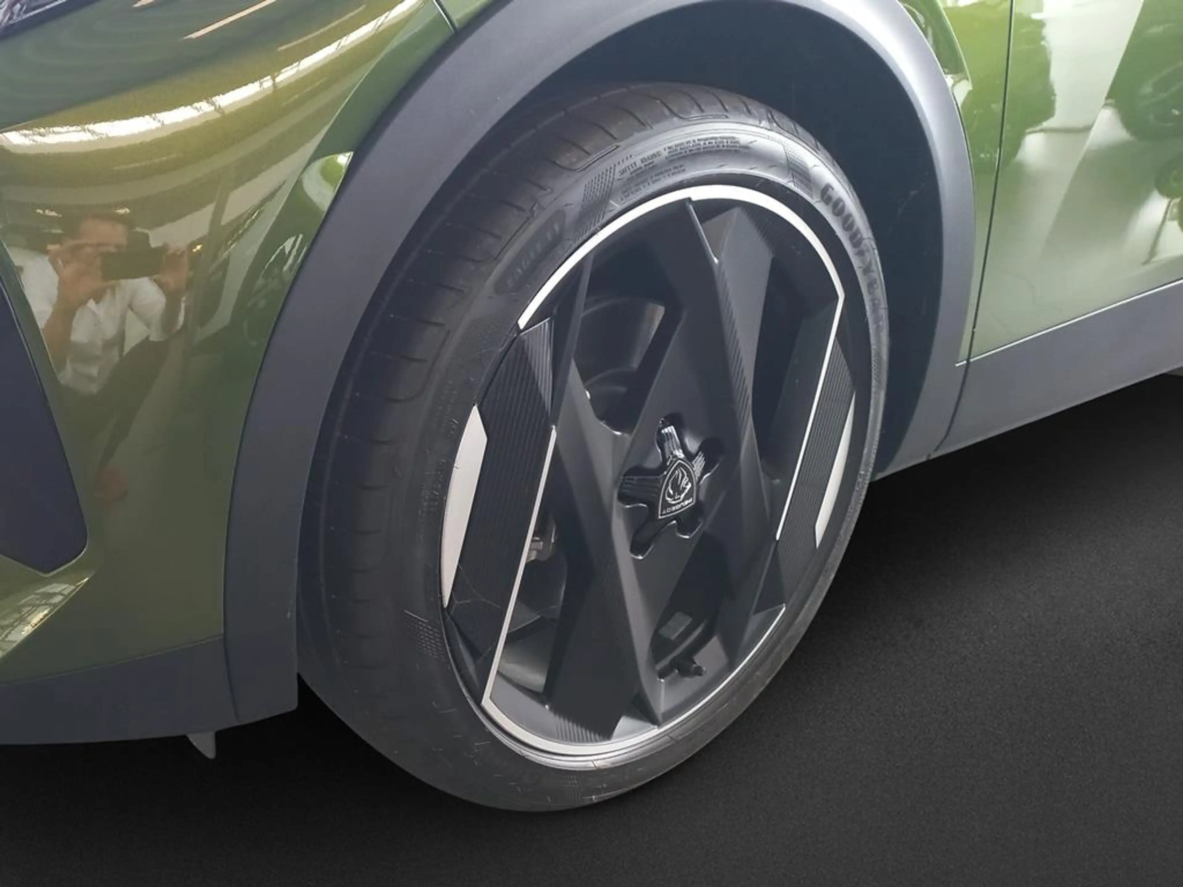 Peugeot 408 GT Exclusive Plug In Hybrid 240 e-DSC7 — photo 11
