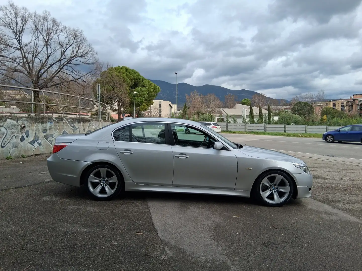 BMW 520 520d Futura - 1