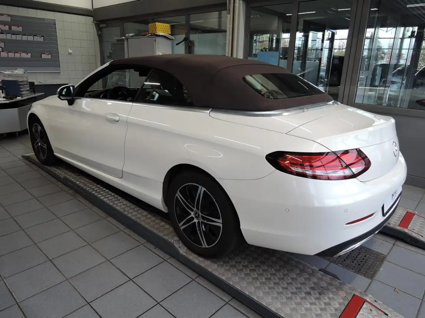 Mercedes-Benz C 300 Cabriolet /Multibeam/Distronic/Burmester/ Weiß - 2