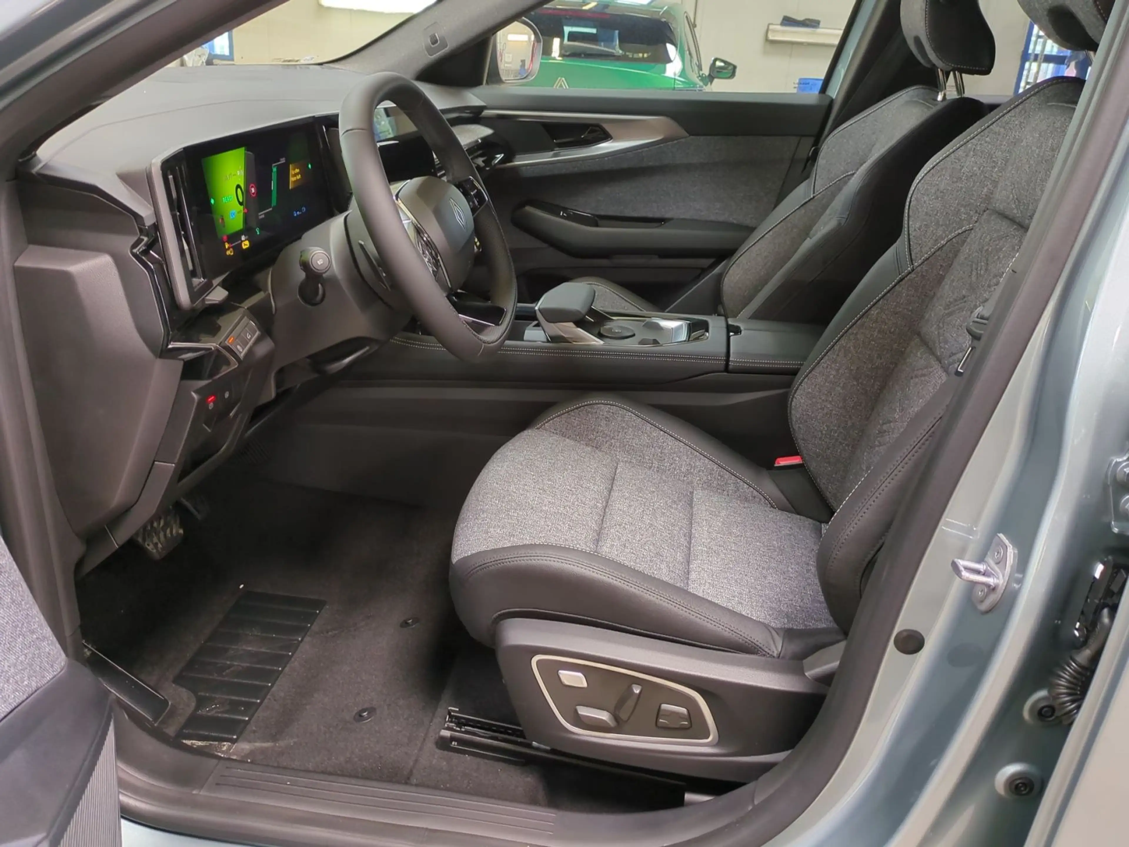 Renault Espace VI 1.2 E-TECH Hybrid 200 Techno 7-Sitzer — photo 12