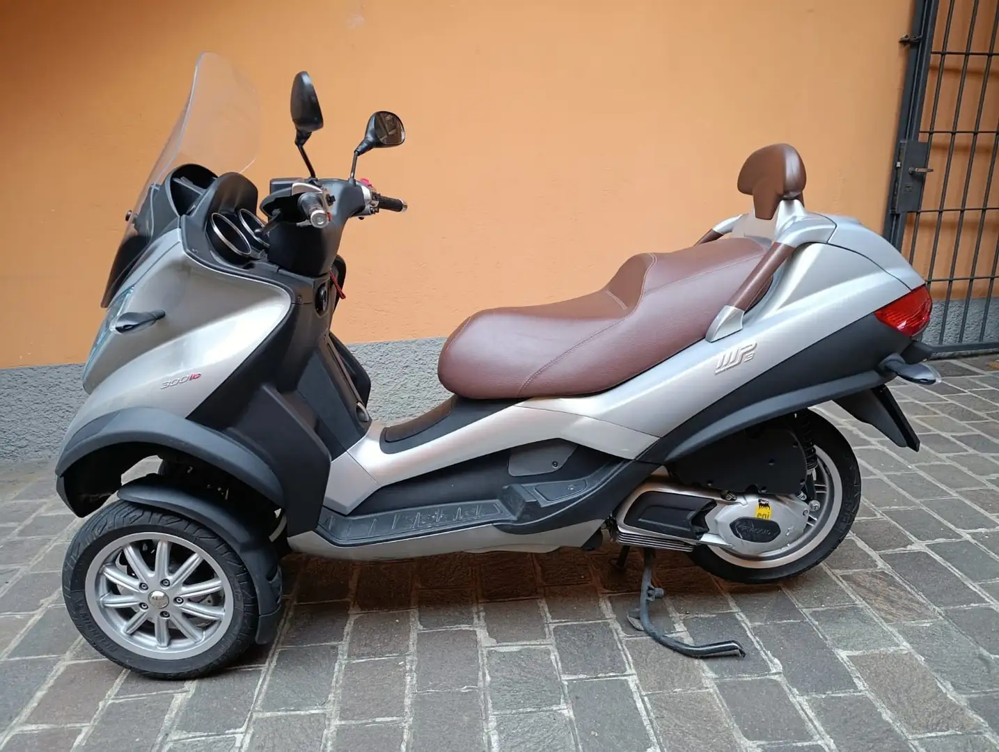 Piaggio MP3 300 business LT Grigio - 2